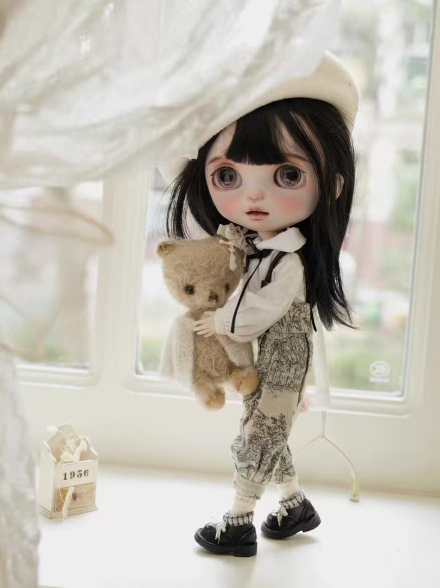 Black Antique Tea Party Blythe Boots On Doll Display | TastDoll