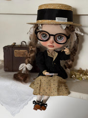 Vintage Writer Blythe Outfit Sitting Pose | ToastDoll