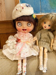 Floral Lace Tulle Blythe Outfit Sitting Pose | ToastDoll