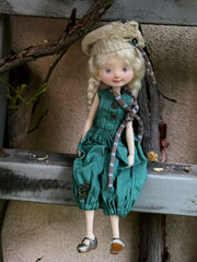 Green Bloomer Blythe 1/6 BJD Jumpsuit Sitting Pose | ToastDoll