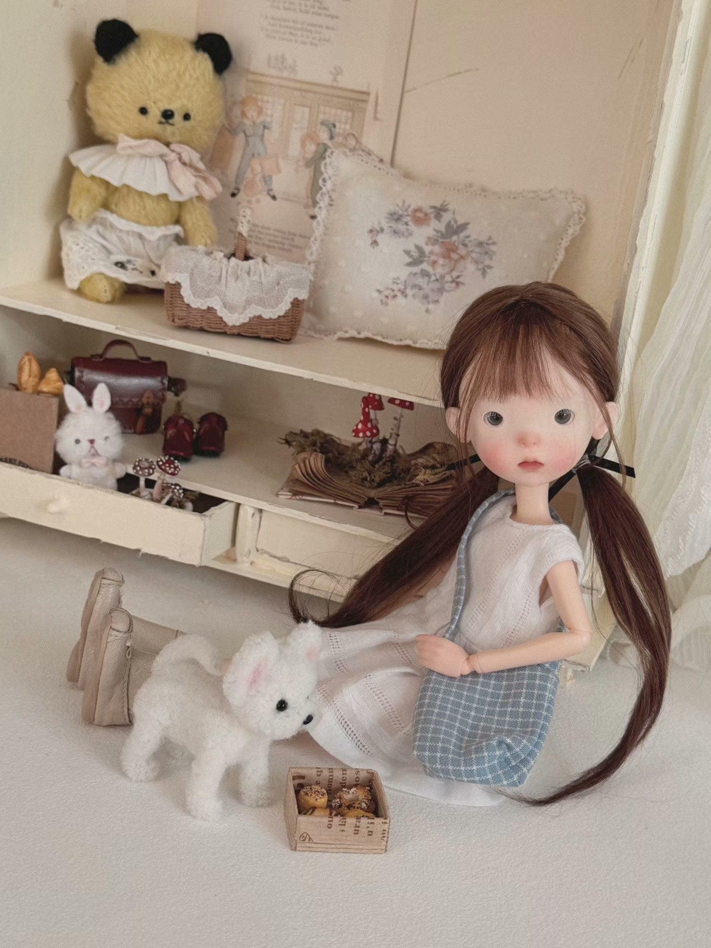Eyelet Lace Blythe 1/6 BJD White Dress Set Sitting Pose | ToastDoll