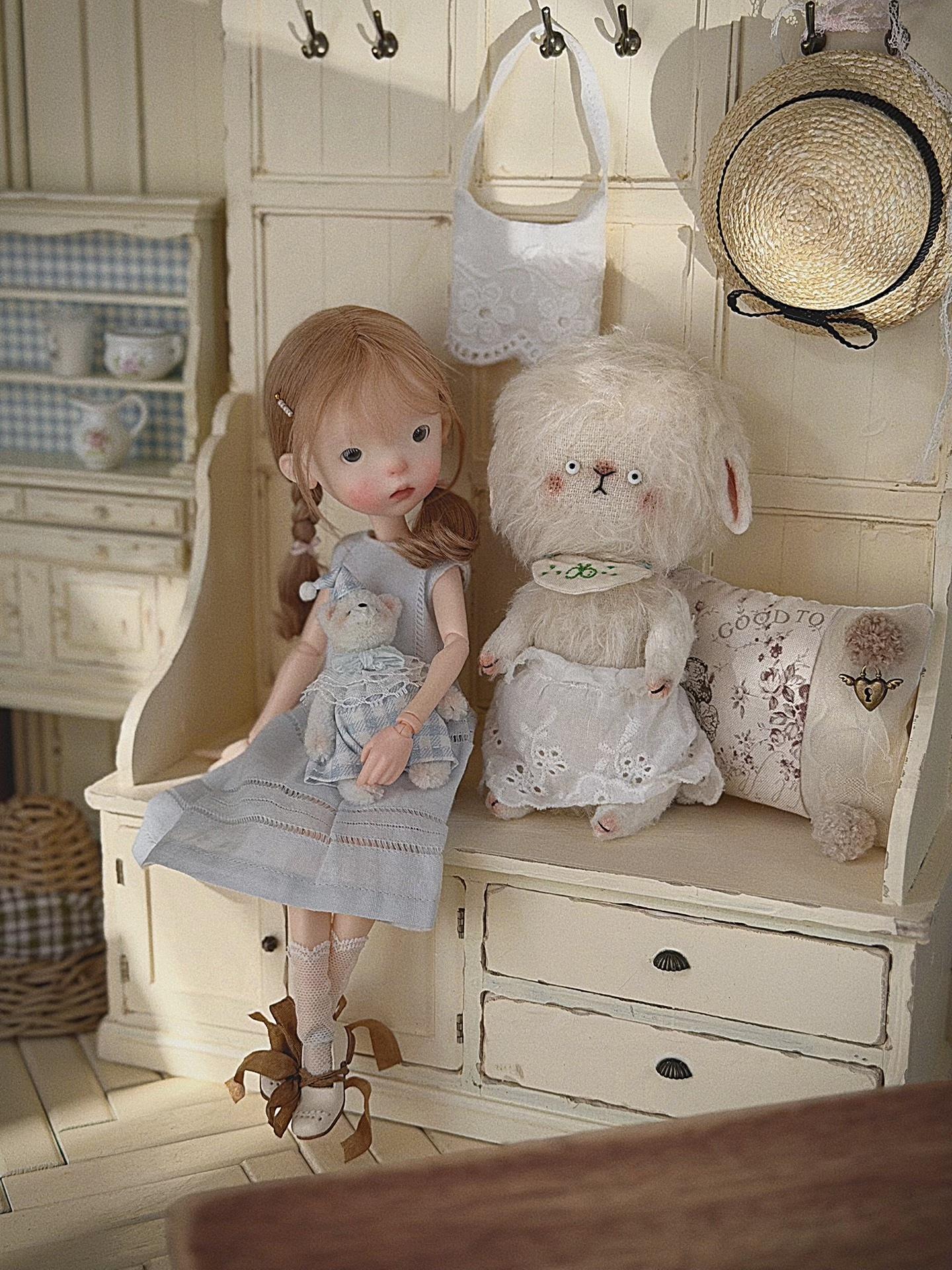 Eyelet Lace Blythe 1/6 BJD Light-carn Dress Set Sitting Pose | ToastDoll