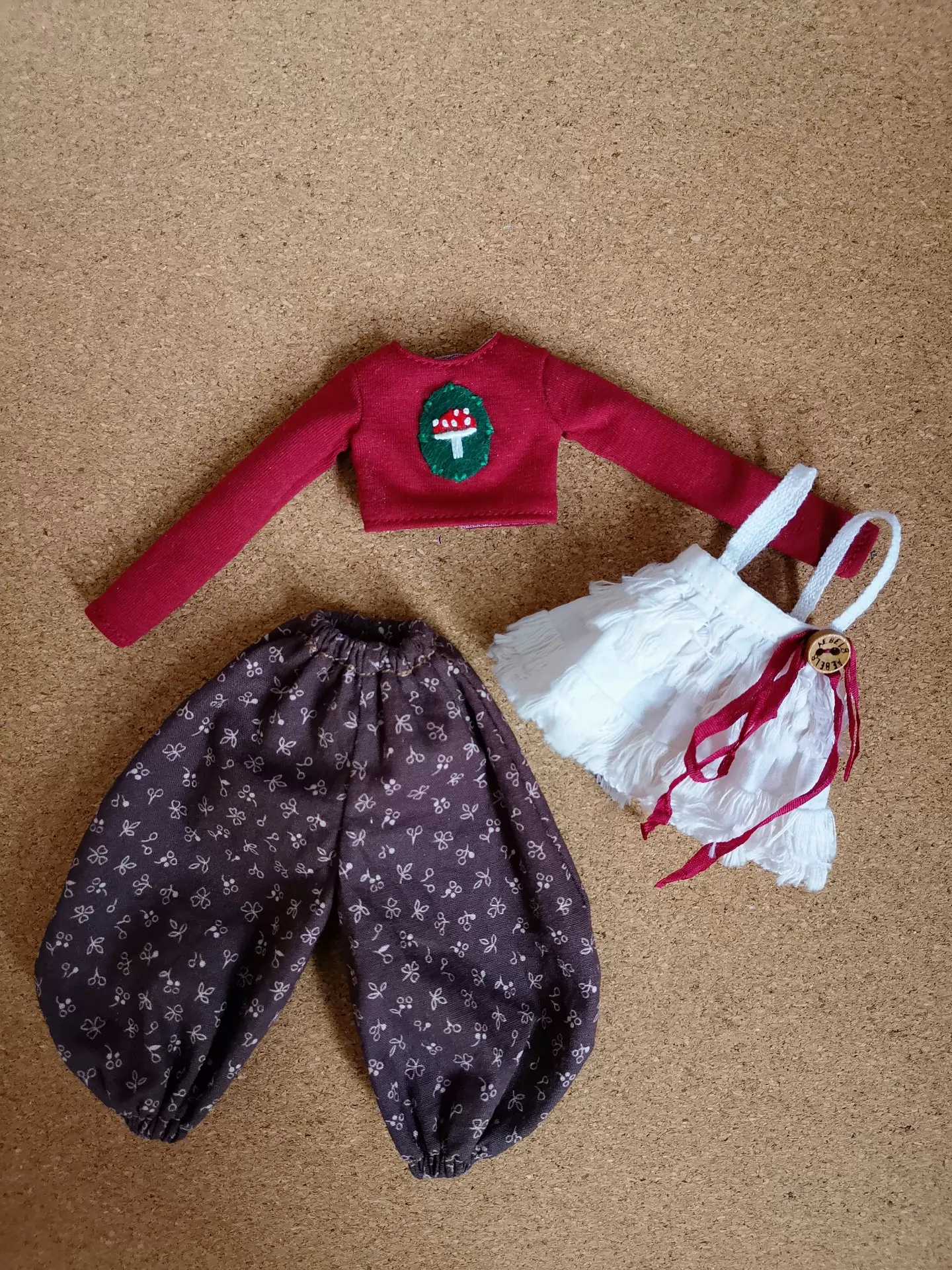 Chubby Pants Blythe BJD Set Flat Lay | ToastDoll