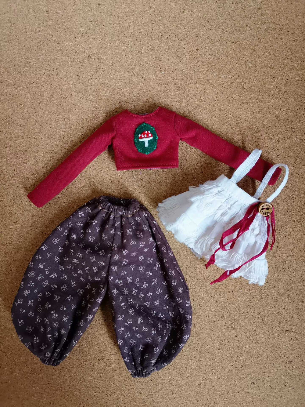 Chubby Pants Blythe BJD Set Flat Lay | ToastDoll