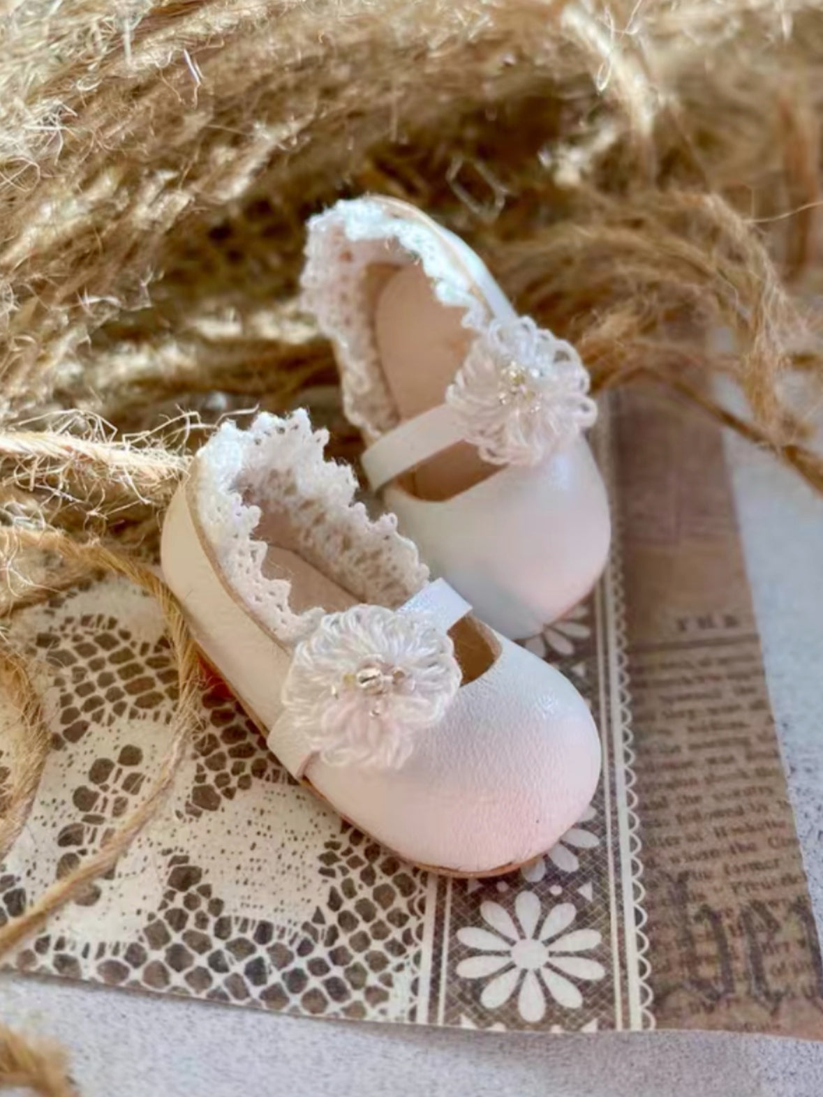 Flower Round Toe Leather Blythe White Flats | ToastDoll