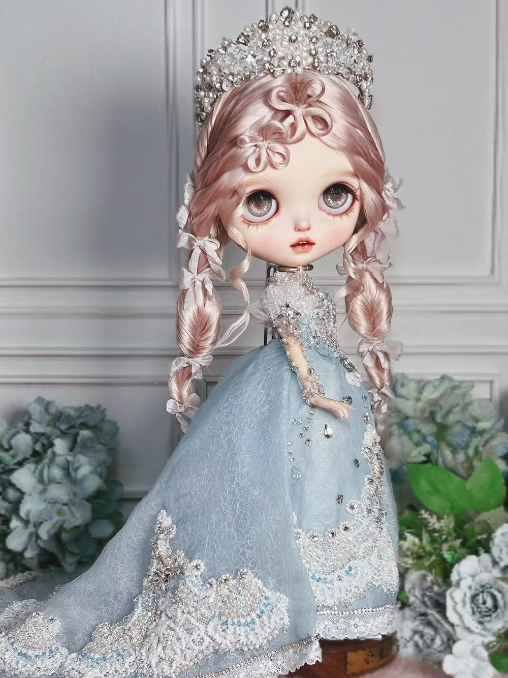 Sparkling Ice Trailing Blythe Gown On Doll Display | ToastDoll