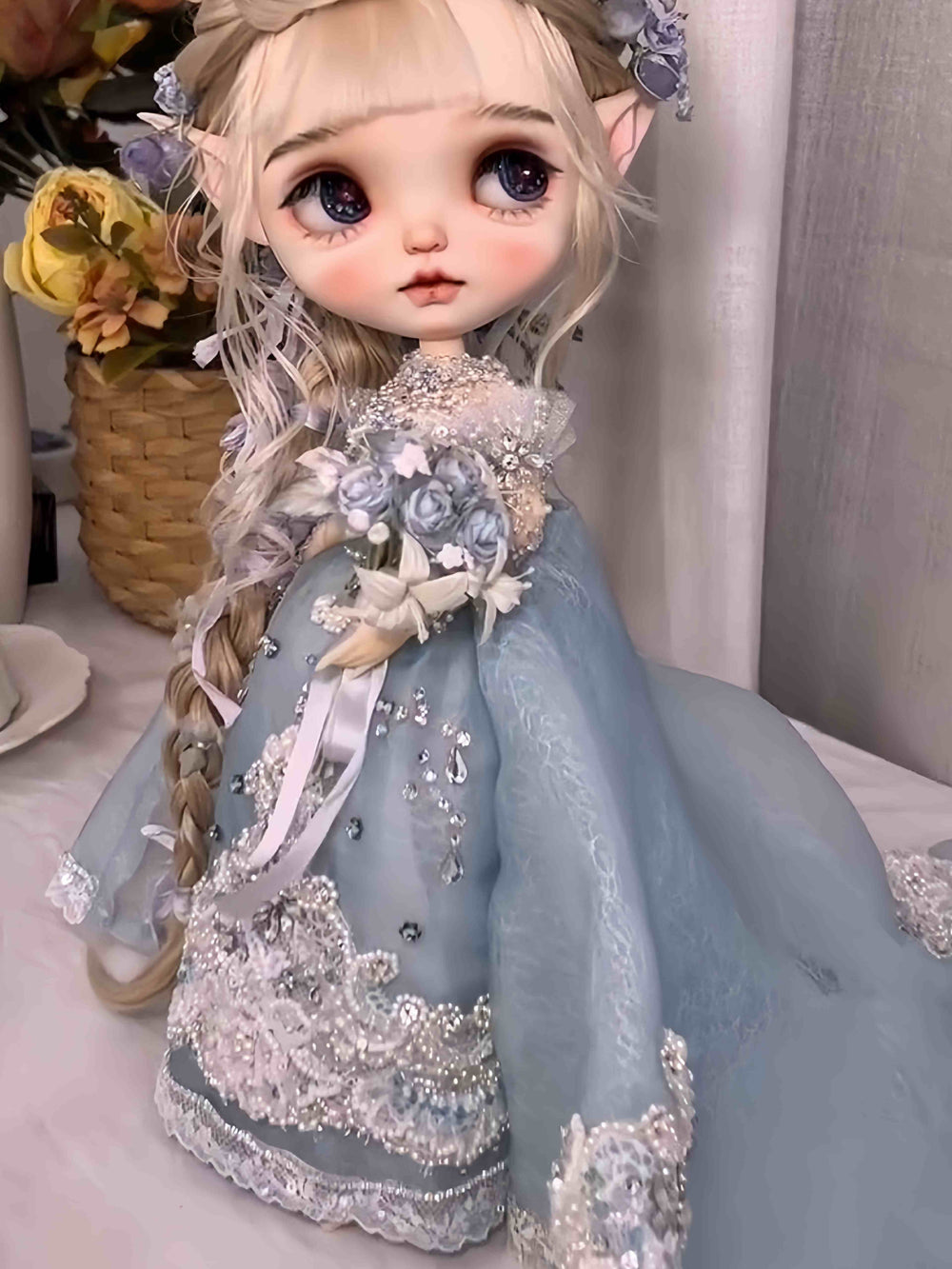 Sparkling Ice Trailing Blythe Gown  Close-up | ToastDoll