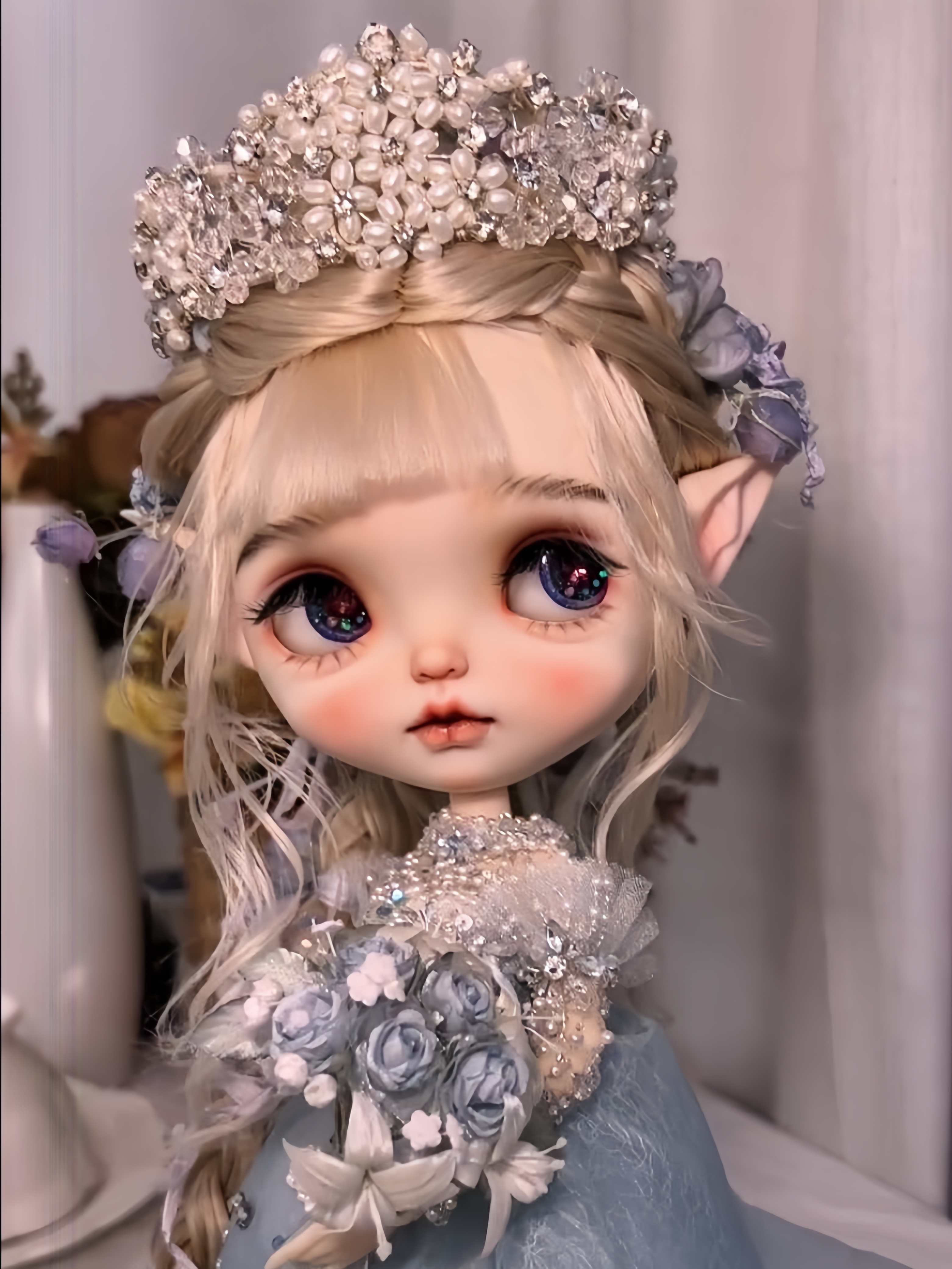 Sparkling Ice Trailing Blythe Gown  Detail | ToastDoll