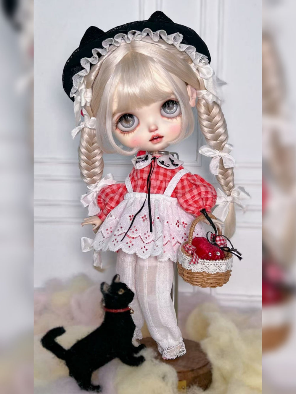 Cat Ear Red Plaid Blythe Set On Doll Display | ToastDoll