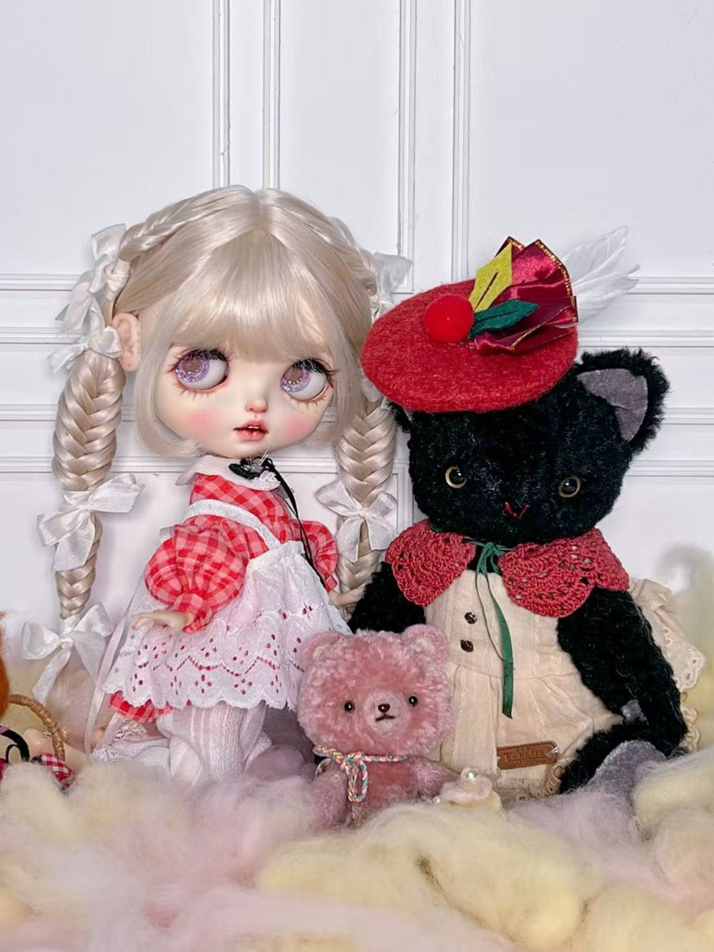 Cat Ear Red Plaid Blythe Set Close-up | ToastDoll