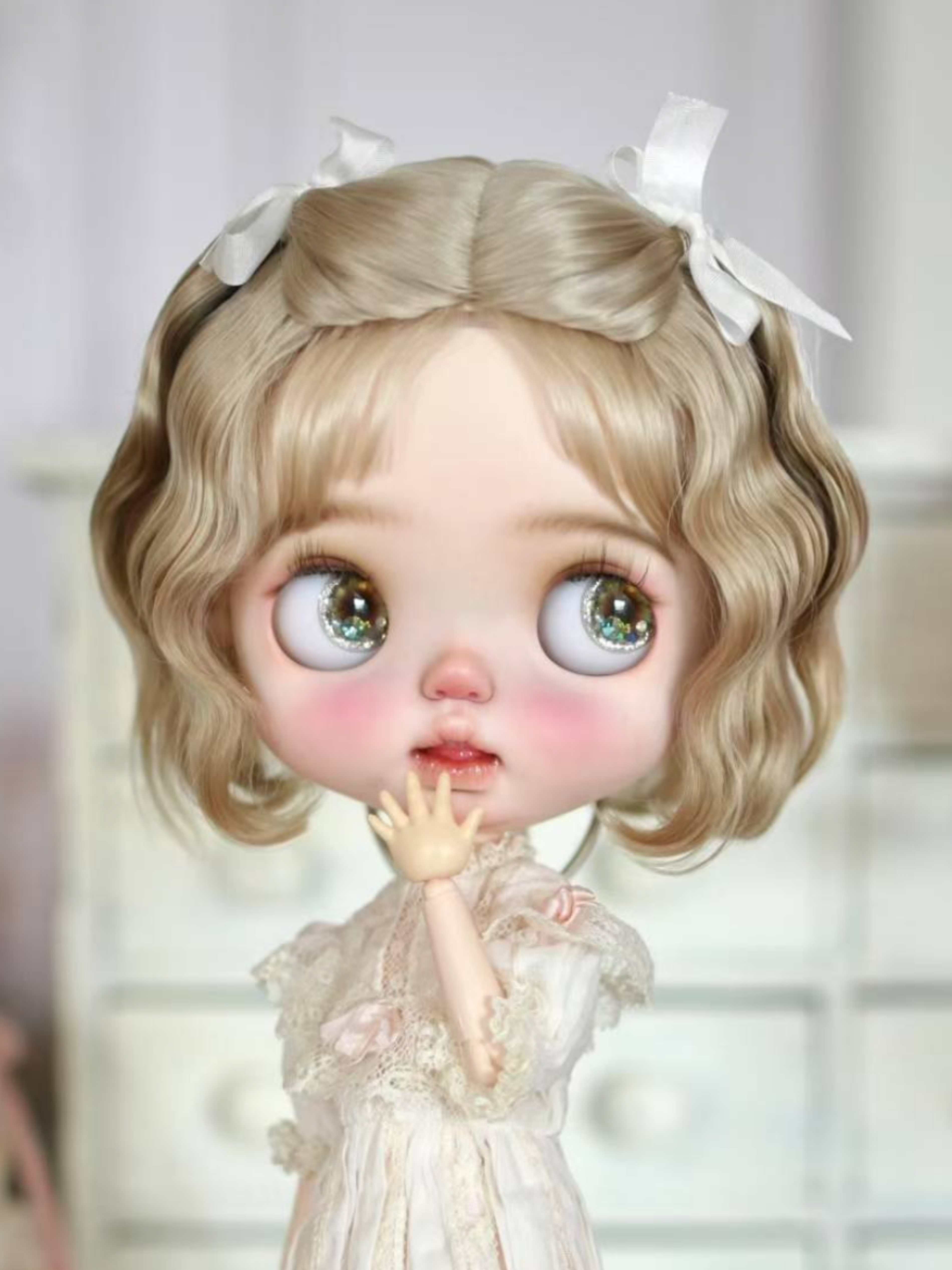 Close Up Of Short Linen Color Curly Hair Handmade Blythe Wig ToastDoll