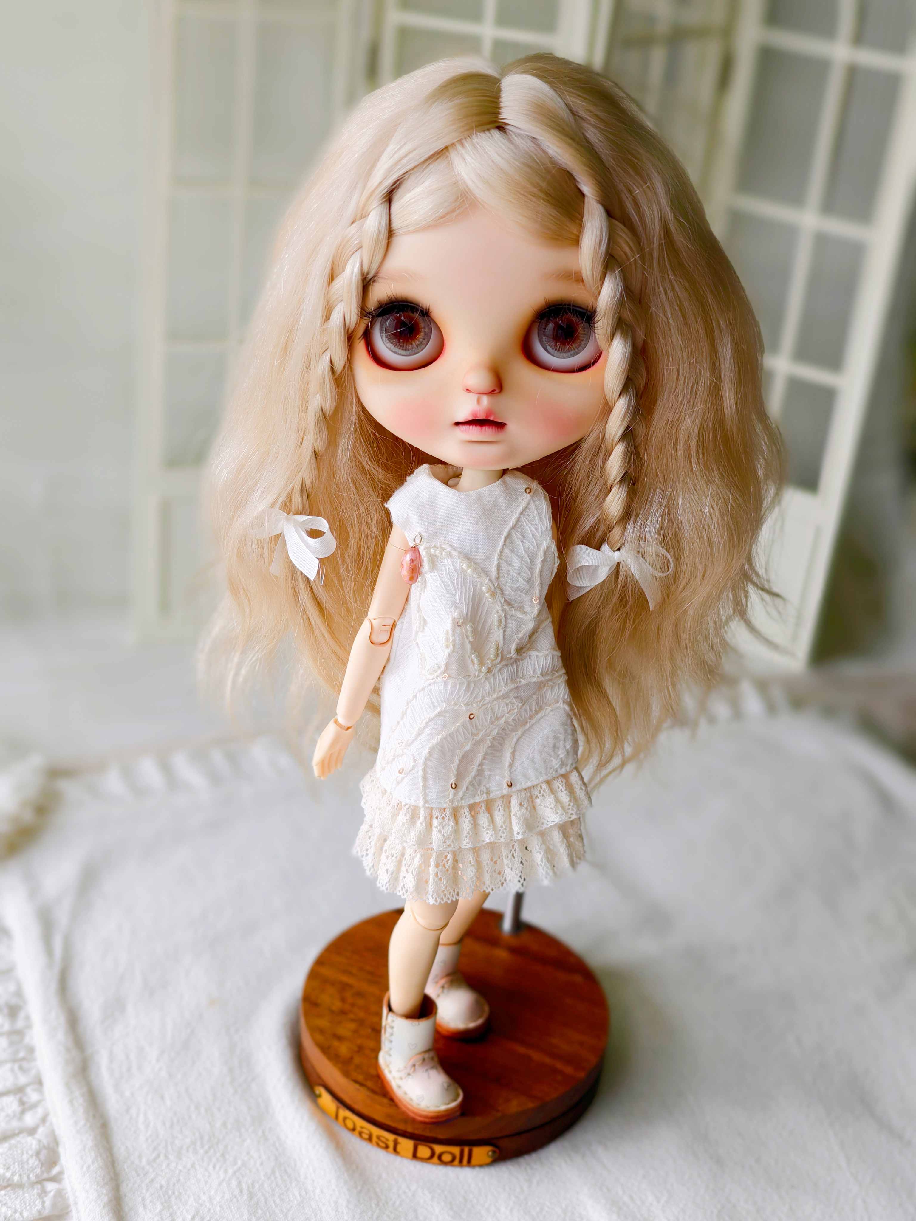 White Pure Lace Blythe Outfit Front View | ToastDoll