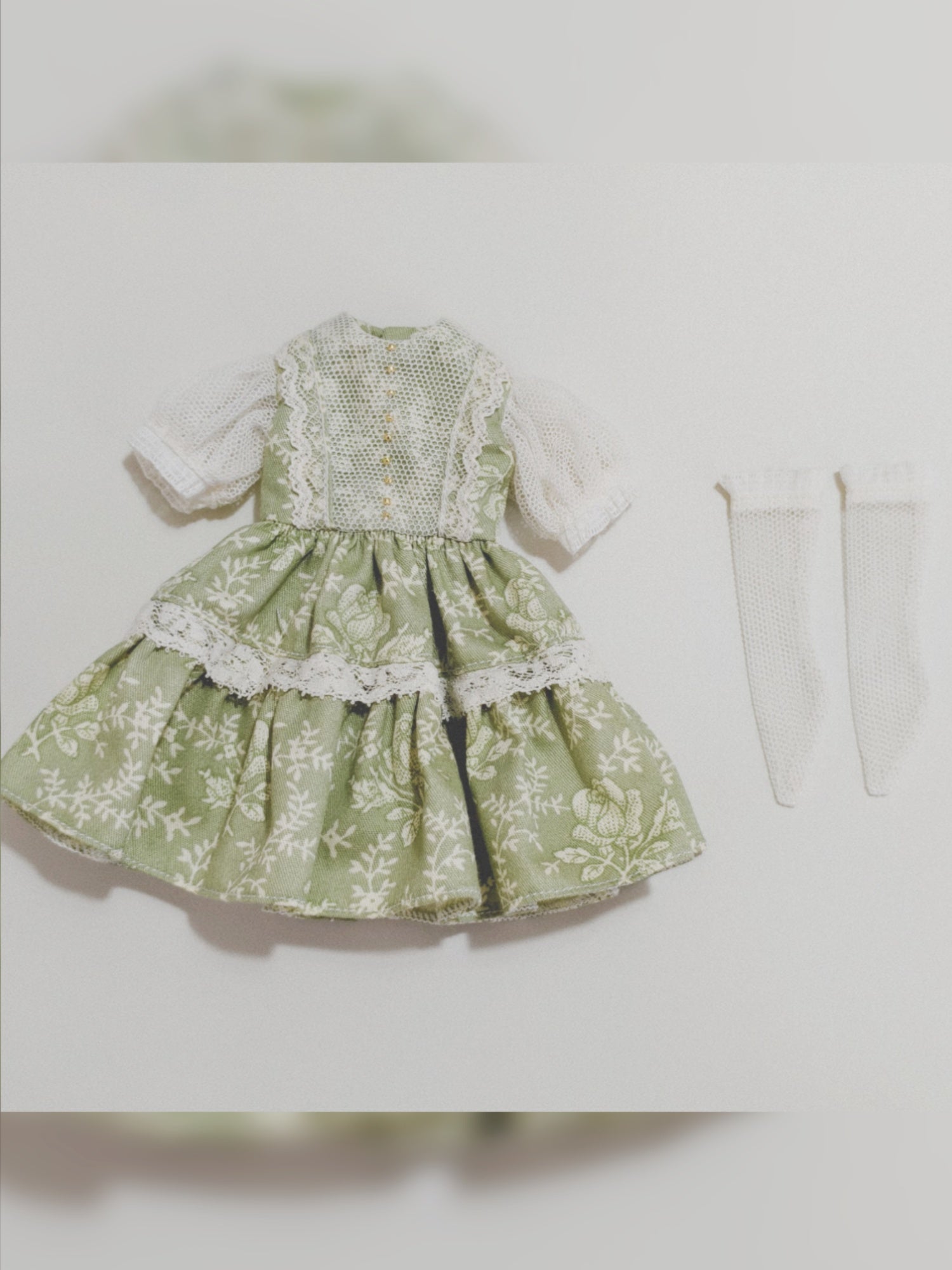 Green Floral Lace Blythe Outfit Flat Lay | ToastDoll