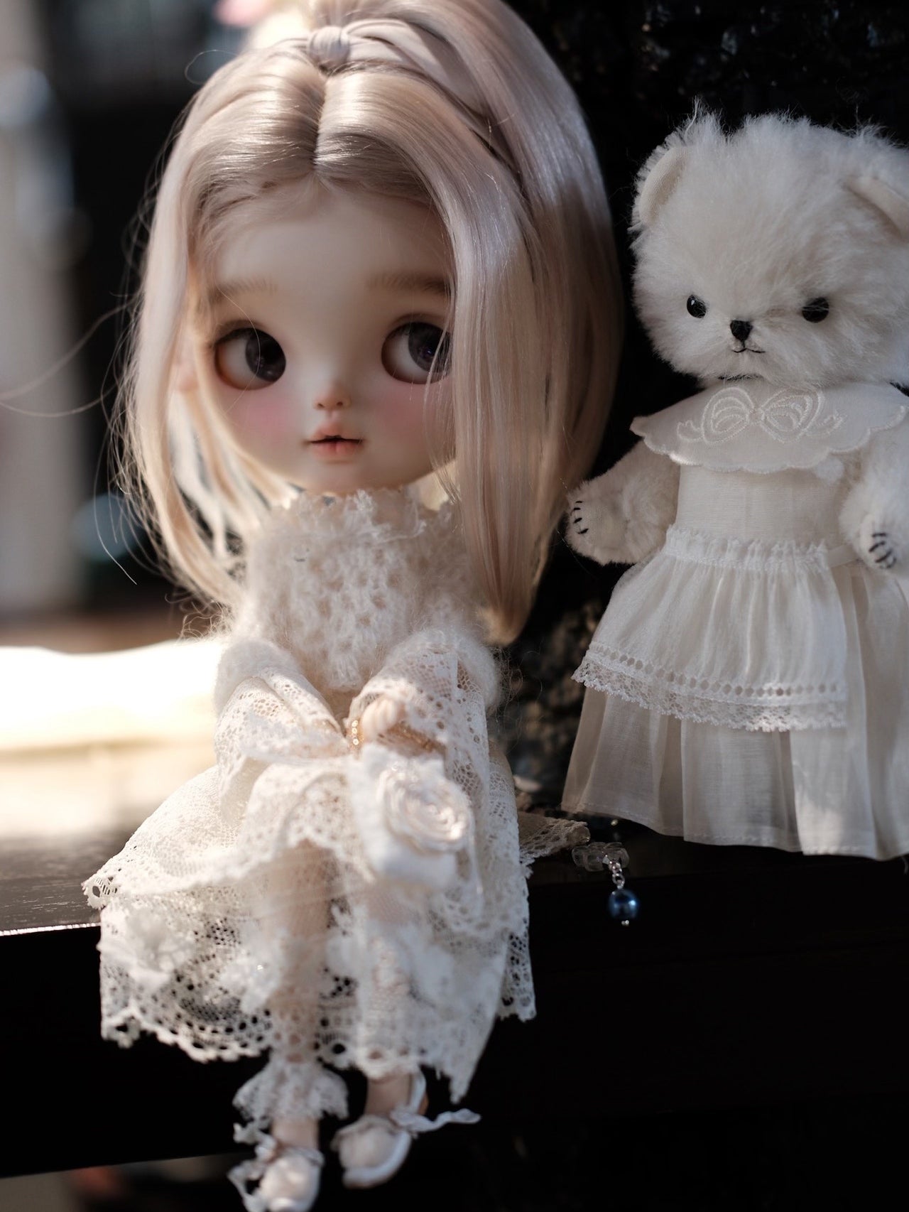 Snow Sweater Lace Blythe Set Half Body Shot | ToastDoll