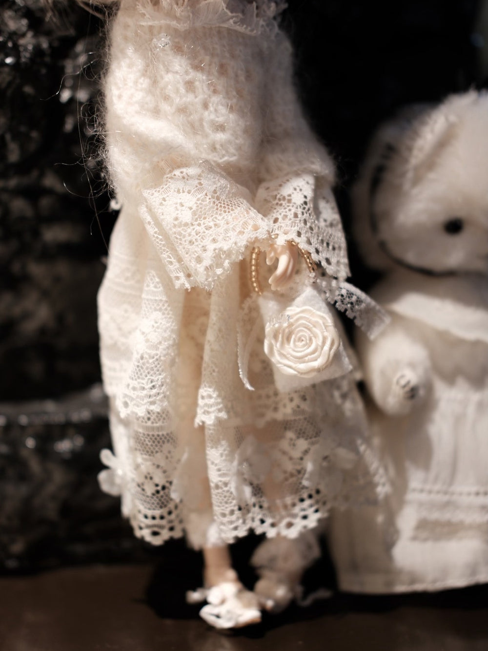 Snow Sweater Lace Blythe Set Close-up | ToastDoll