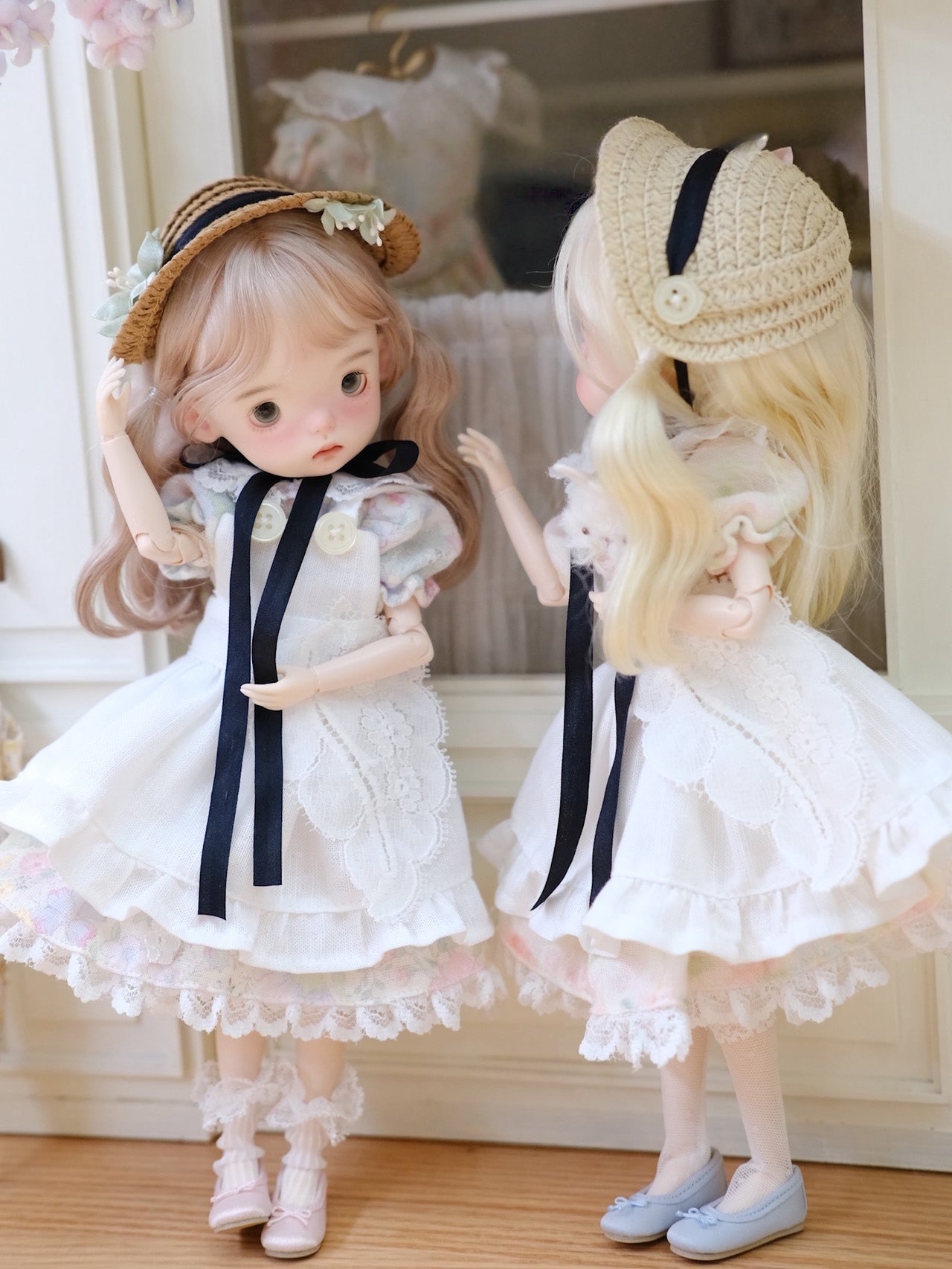 Apron Floral Blythe 1/6 BJD Set Full Body View | ToastDoll