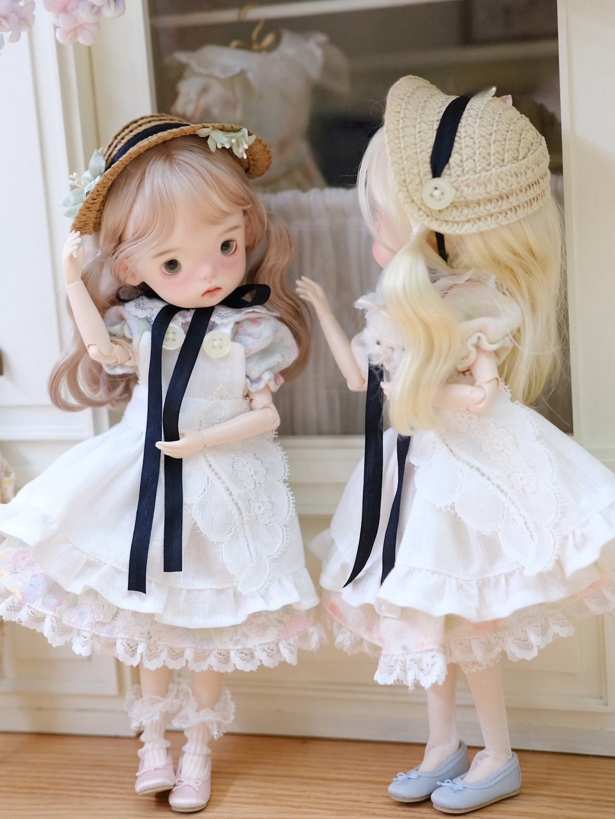 Apron Floral Blythe 1/6 BJD Set Full Body View | ToastDoll