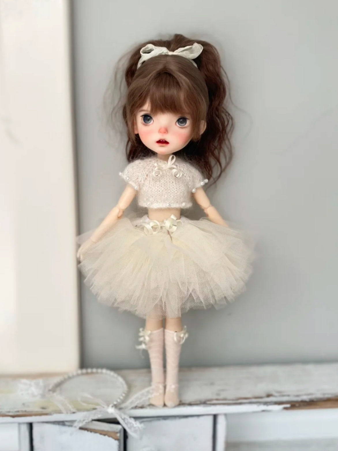 Pastel Ballet Tulle Blythe White Outfit On Doll Display | ToastDoll