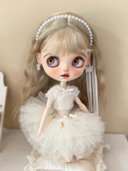 Pastel Ballet Tulle Blythe White Outfit Sitting Pose | ToastDoll