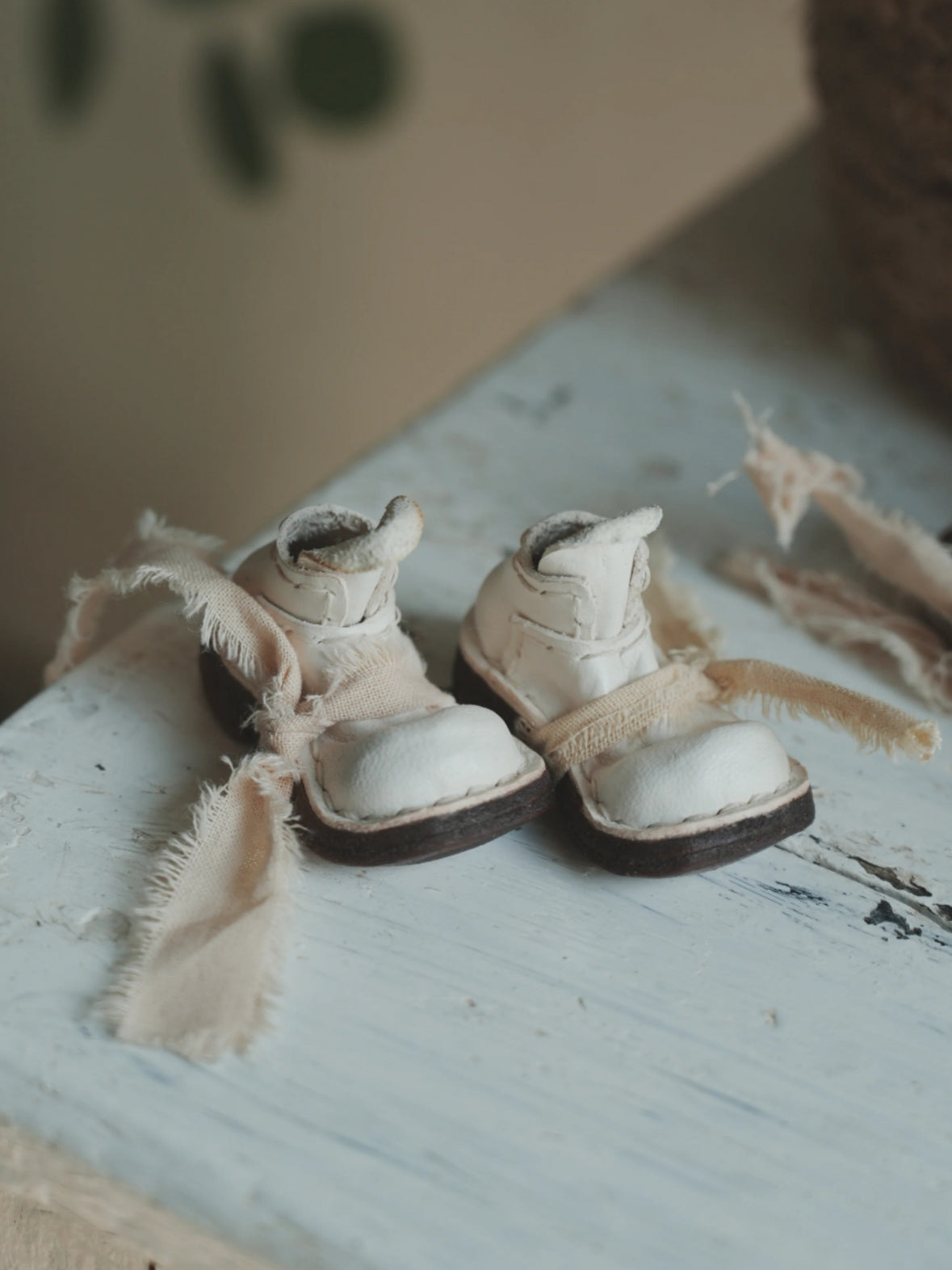 Handmade Shoes for Blythe/Obitsu, Distressed Hobo Round Toe Boots