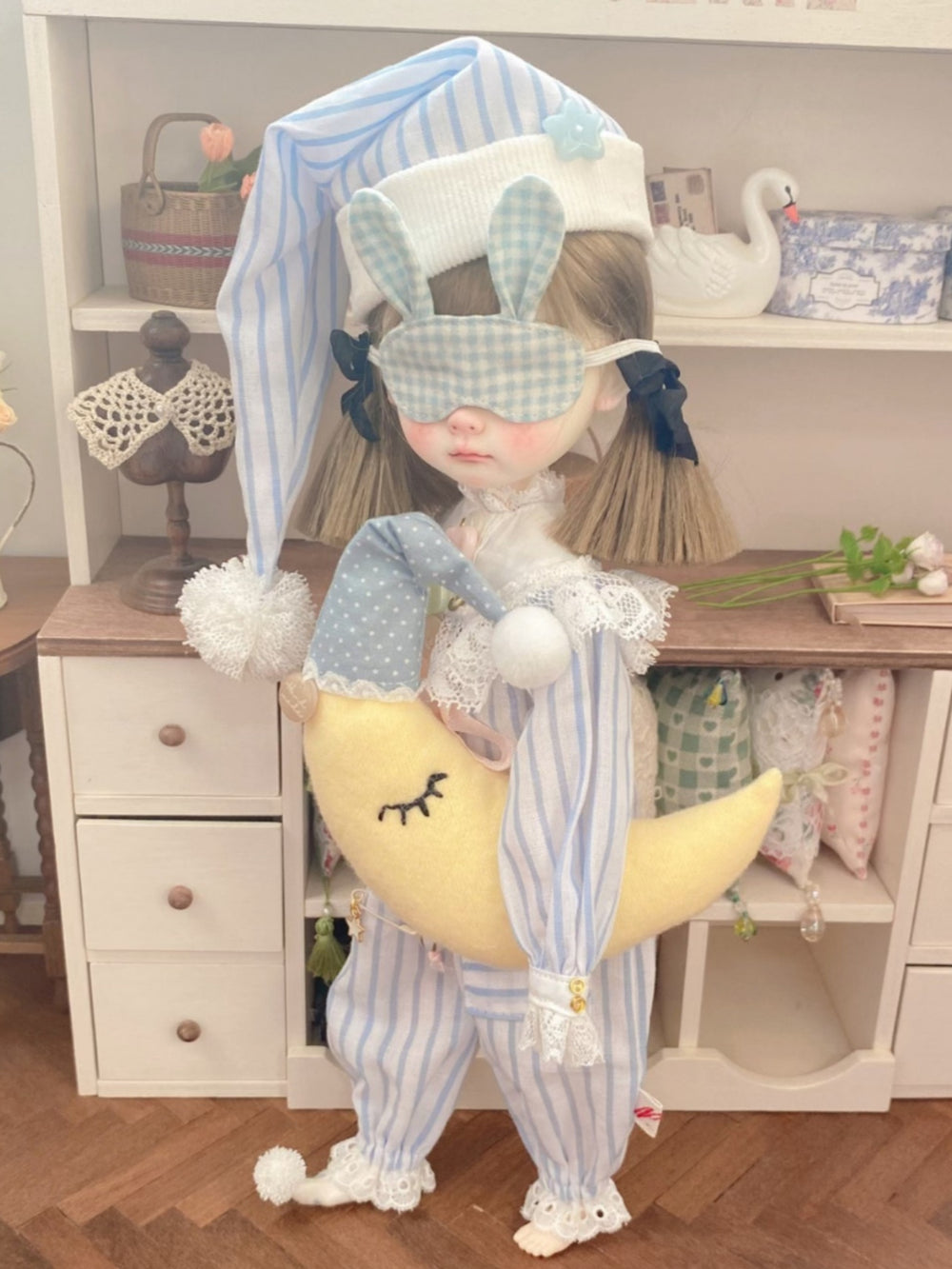 Baby Blue Circus Pajama Blythe Outfit On Doll Display | ToastDoll