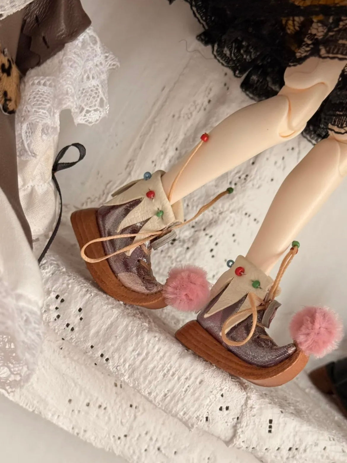Collar Jester Blythe Footwear - Handmade Doll Shoes - ToastDoll