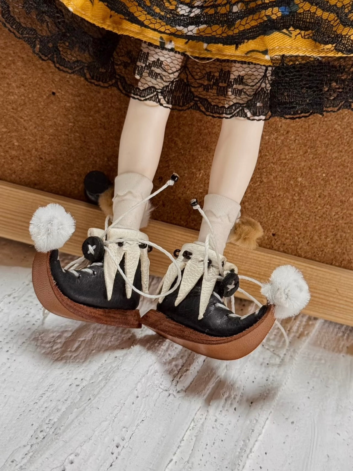 Collar Jester Blythe Footwear - Handmade Doll Shoes - ToastDoll