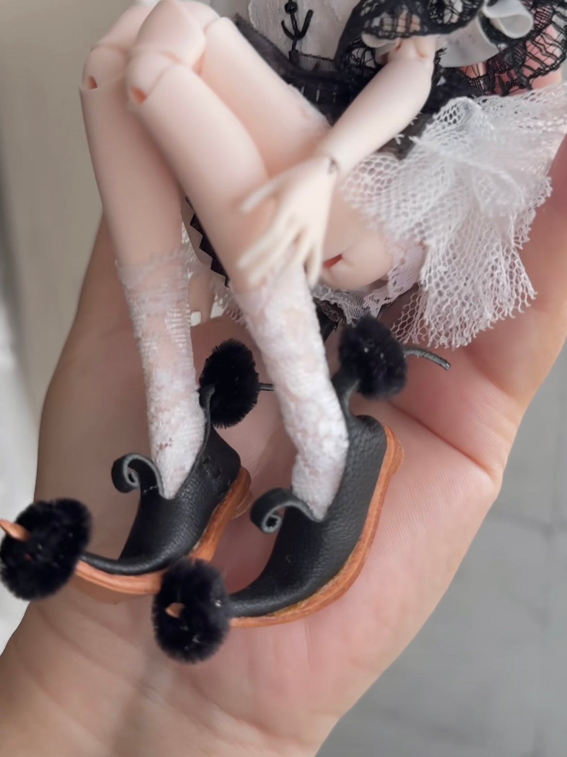 Black Curved Jester Blythe Shoes | ToastDoll