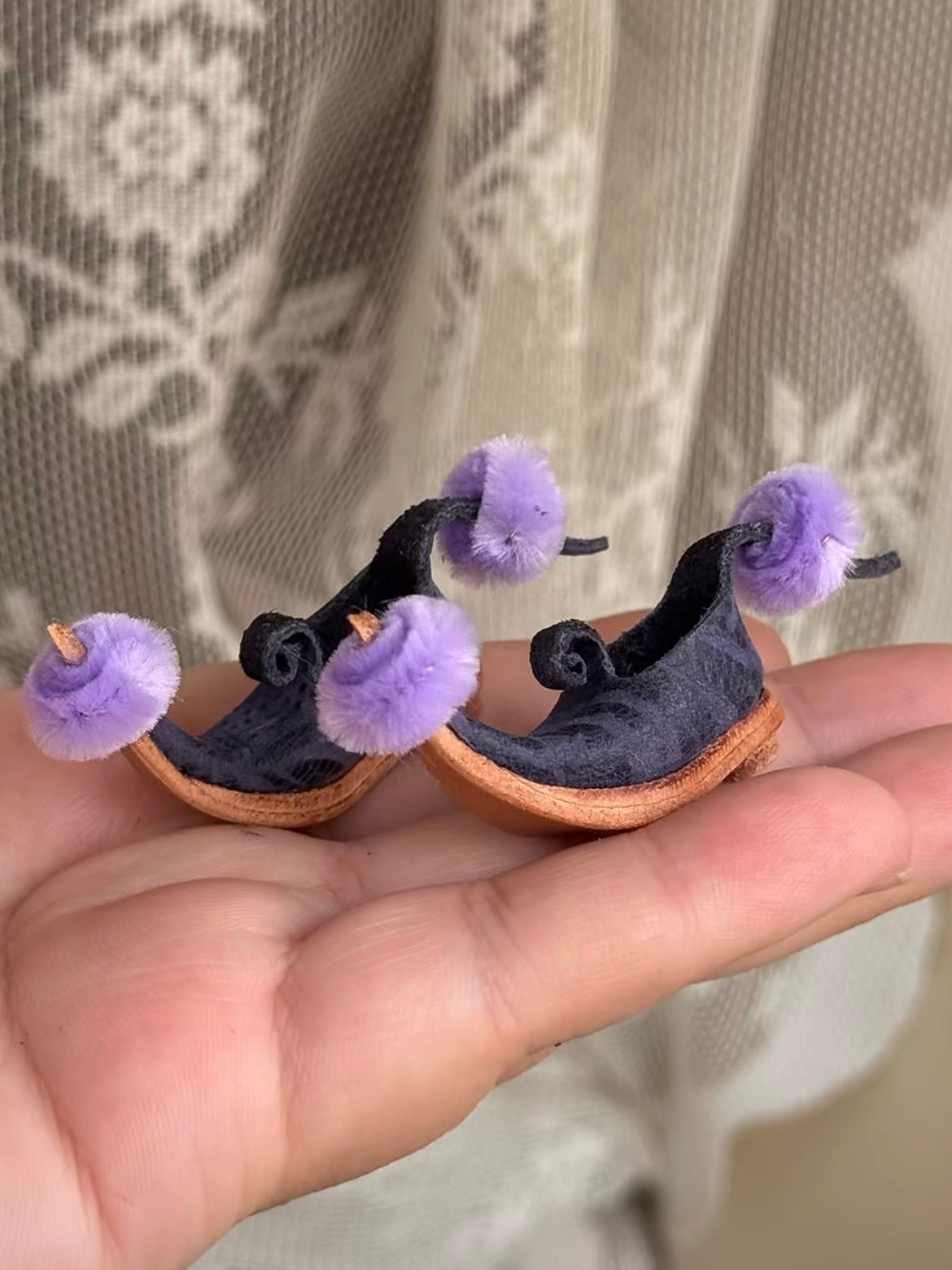Curved Jester Blythe Footwear - Handmade Doll Shoes - ToastDoll