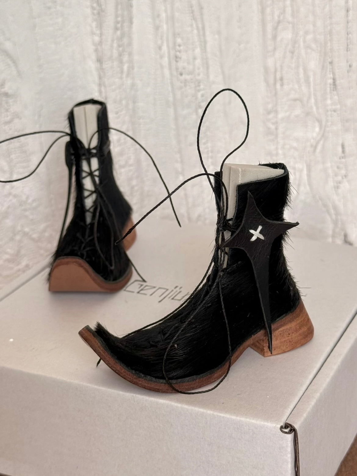 Upturned Toe Strap Blythe Boots - Handmade Doll Shoes - ToastDoll