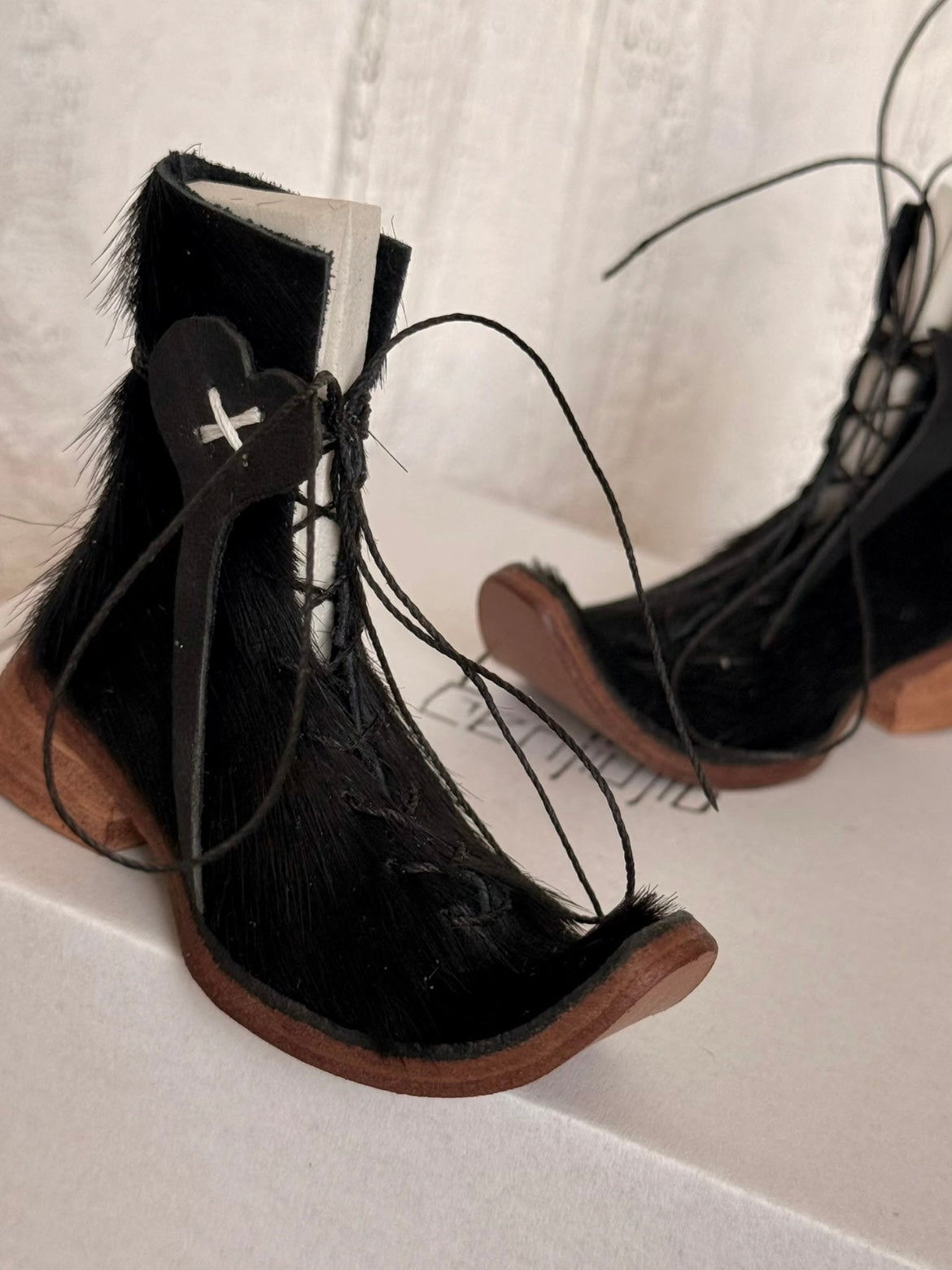 Upturned Toe Strap Blythe Boots - Handmade Doll Shoes - ToastDoll