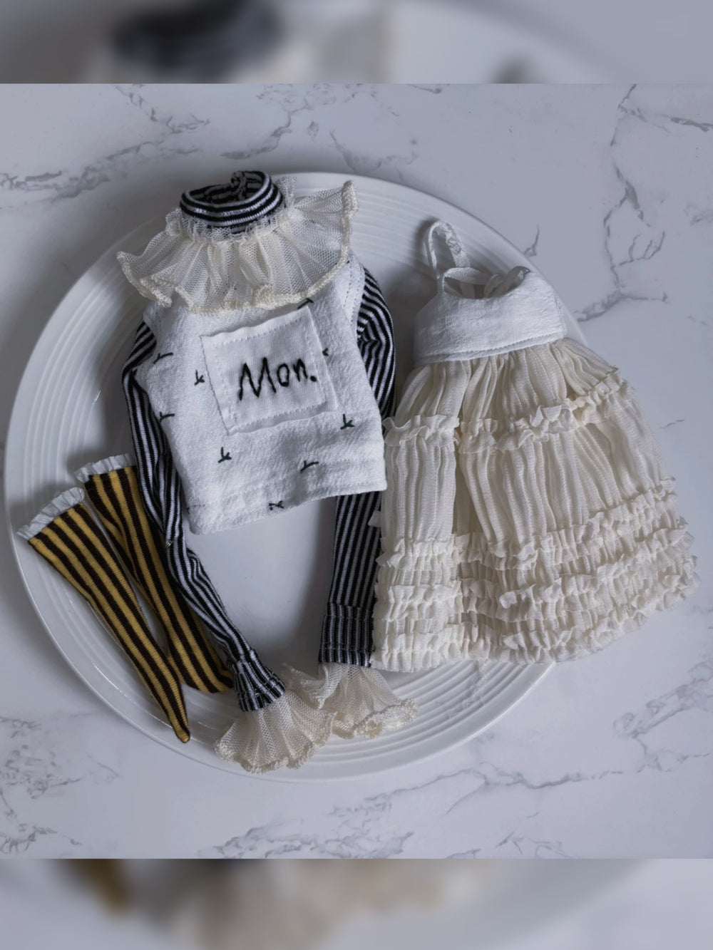 Striped Grunge Blythe 1/6 BJD Set Flat Lay | ToastDoll