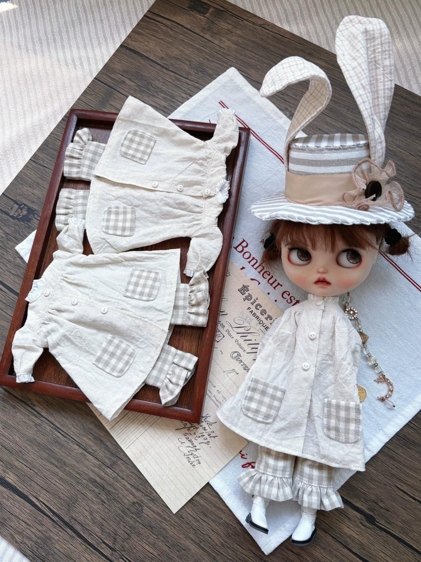 Beige Bunny Blythe Set On Doll Display | ToastDoll