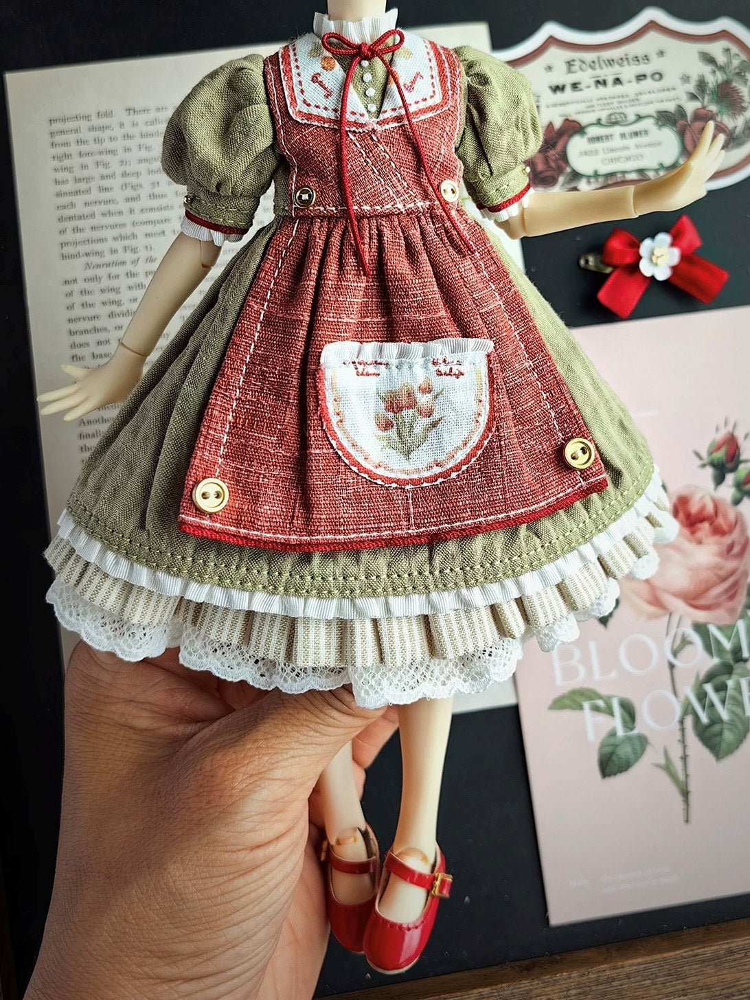 Red Green Rustic Blythe BJD Set On Doll Display | ToastDoll