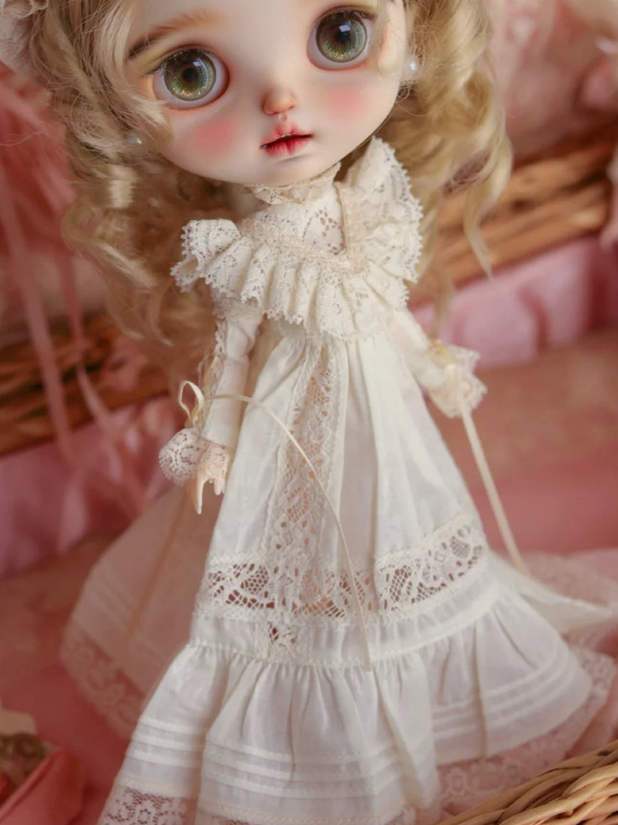 Vintage Lace Blythe White Dress Front View | ToastDoll