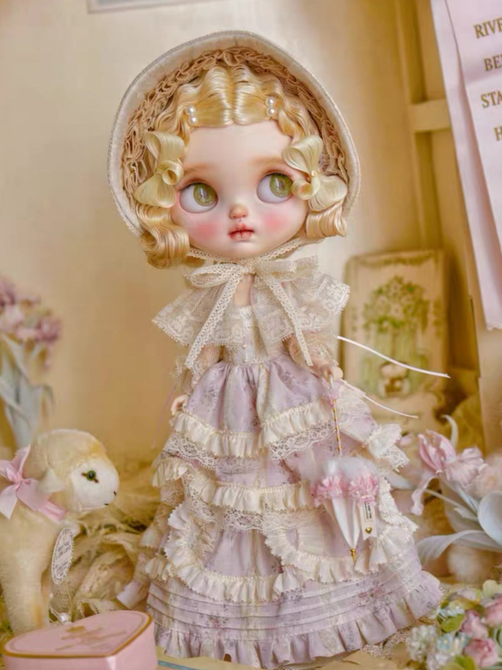 Vintage Lace Blythe Light-pink Dress Sets On Doll Display | ToastDoll