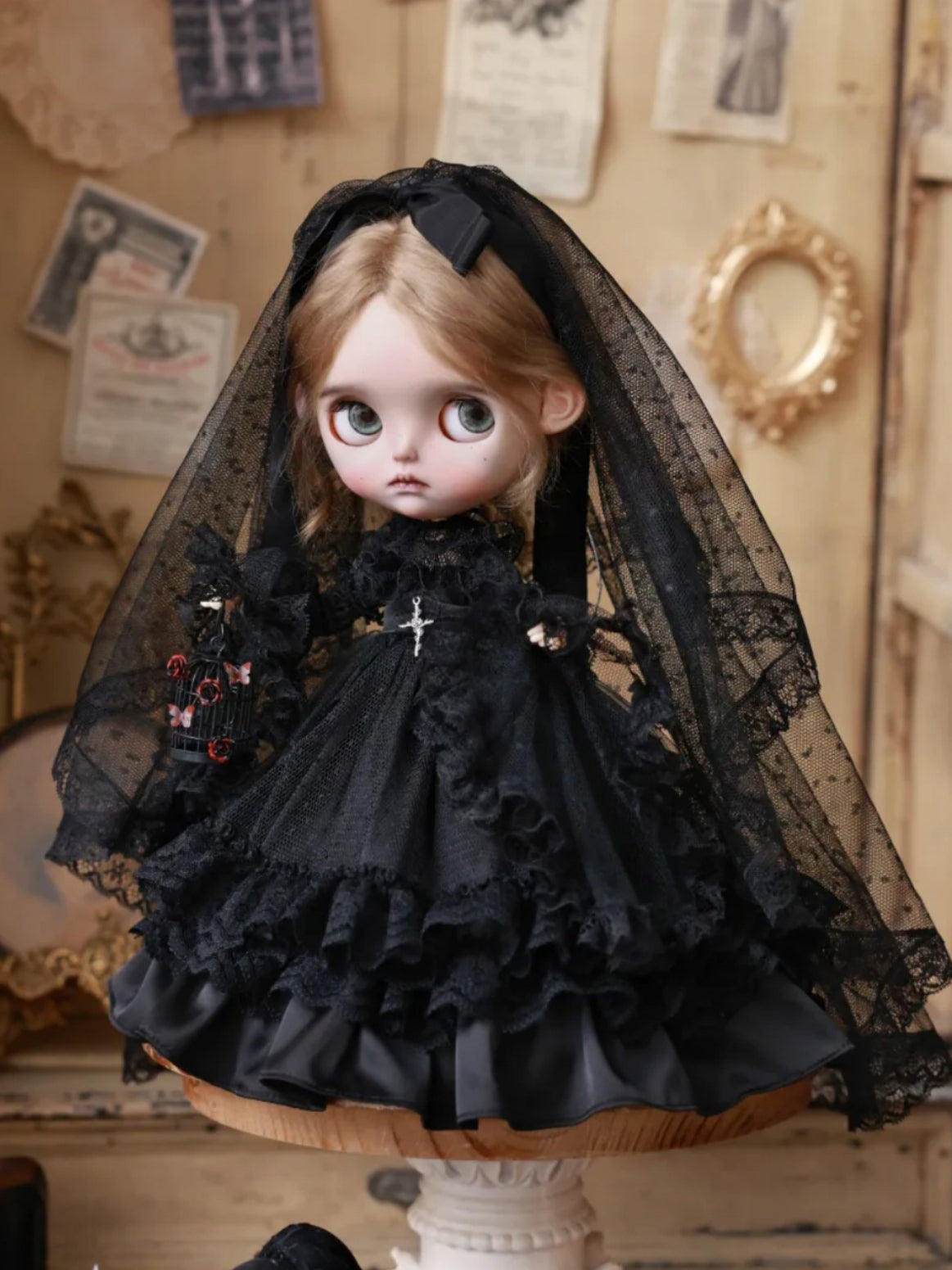 Black Wedding Blythe Outfit On Doll Display | ToastDoll