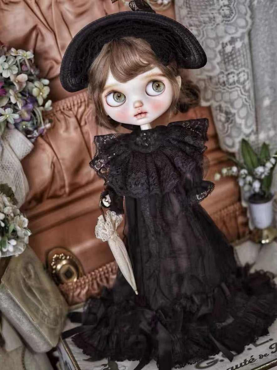 Vintage Prairie Blythe Black Dress Sets On Doll Display | ToastDoll
