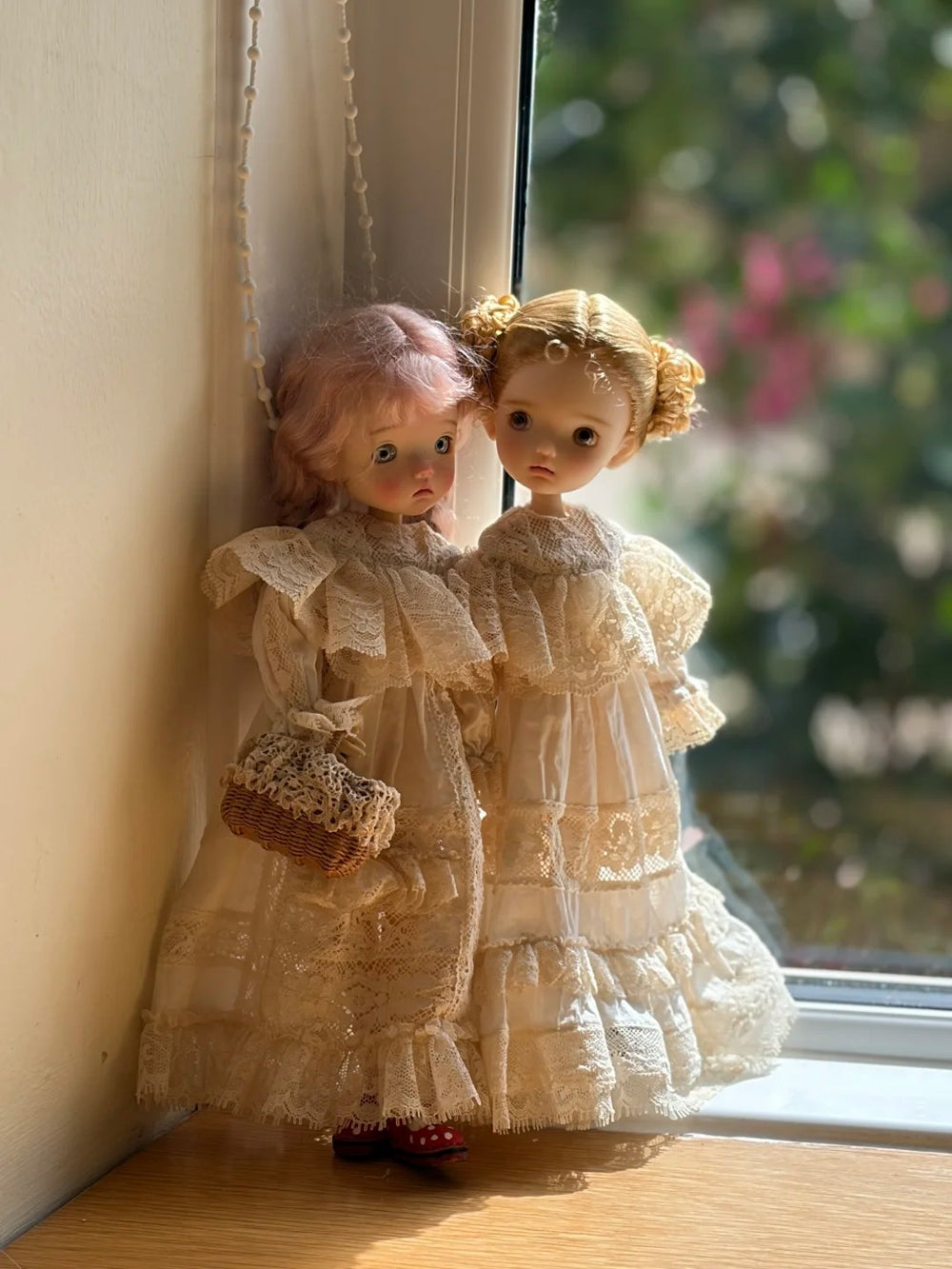 White Cottage Blythe BJD Set On Doll Display | ToastDoll