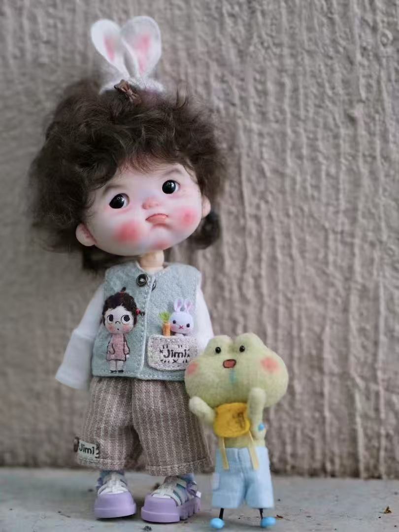 Innocent Vest Pants OB11 Outfit On Doll Display | ToastDoll