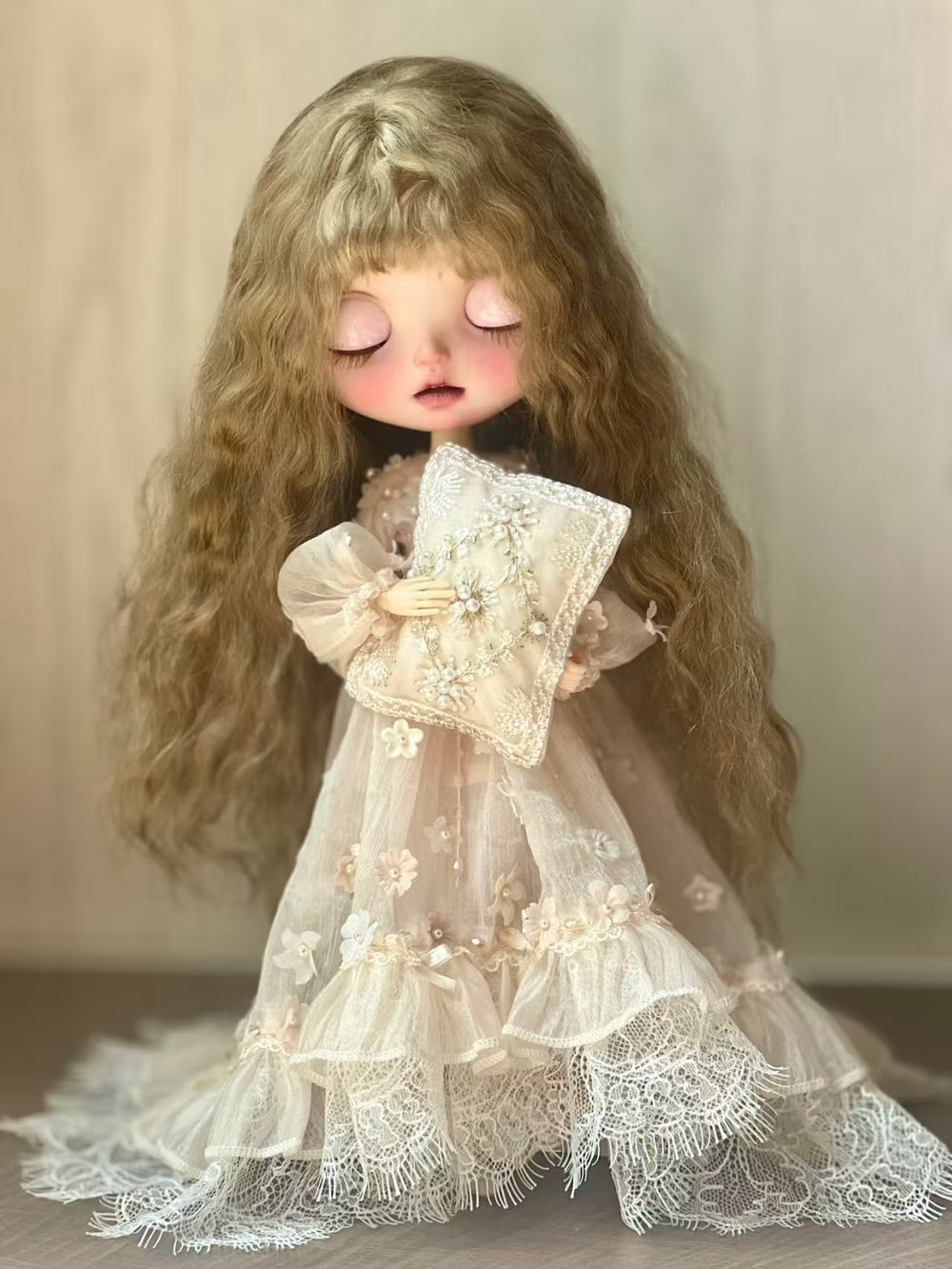 Pearl Ethereal Gown Blythe Outfit On Doll Display | ToastDoll