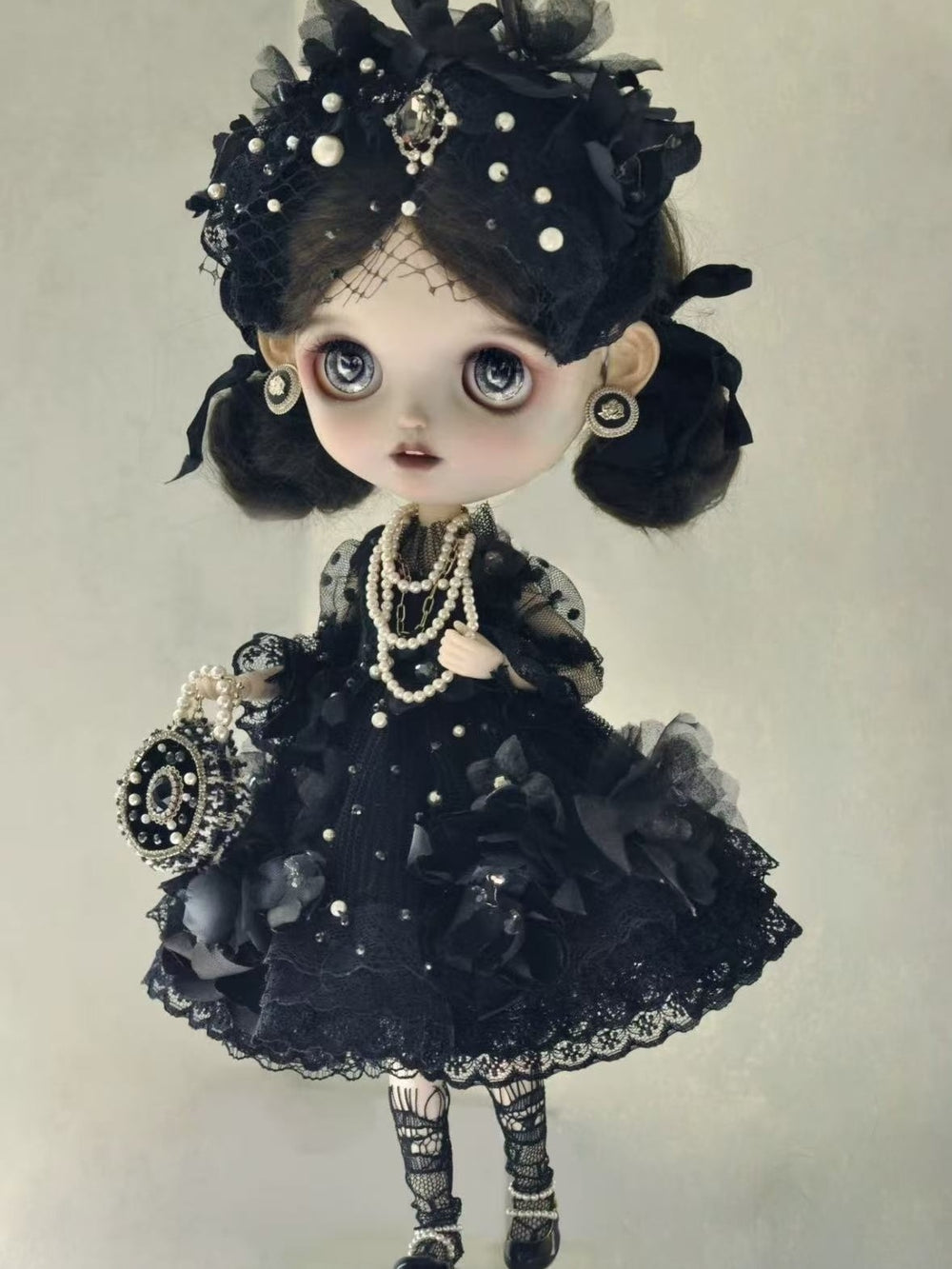 Luxury Elegant Noir Blythe Gown Set Standing Pose | ToastDoll