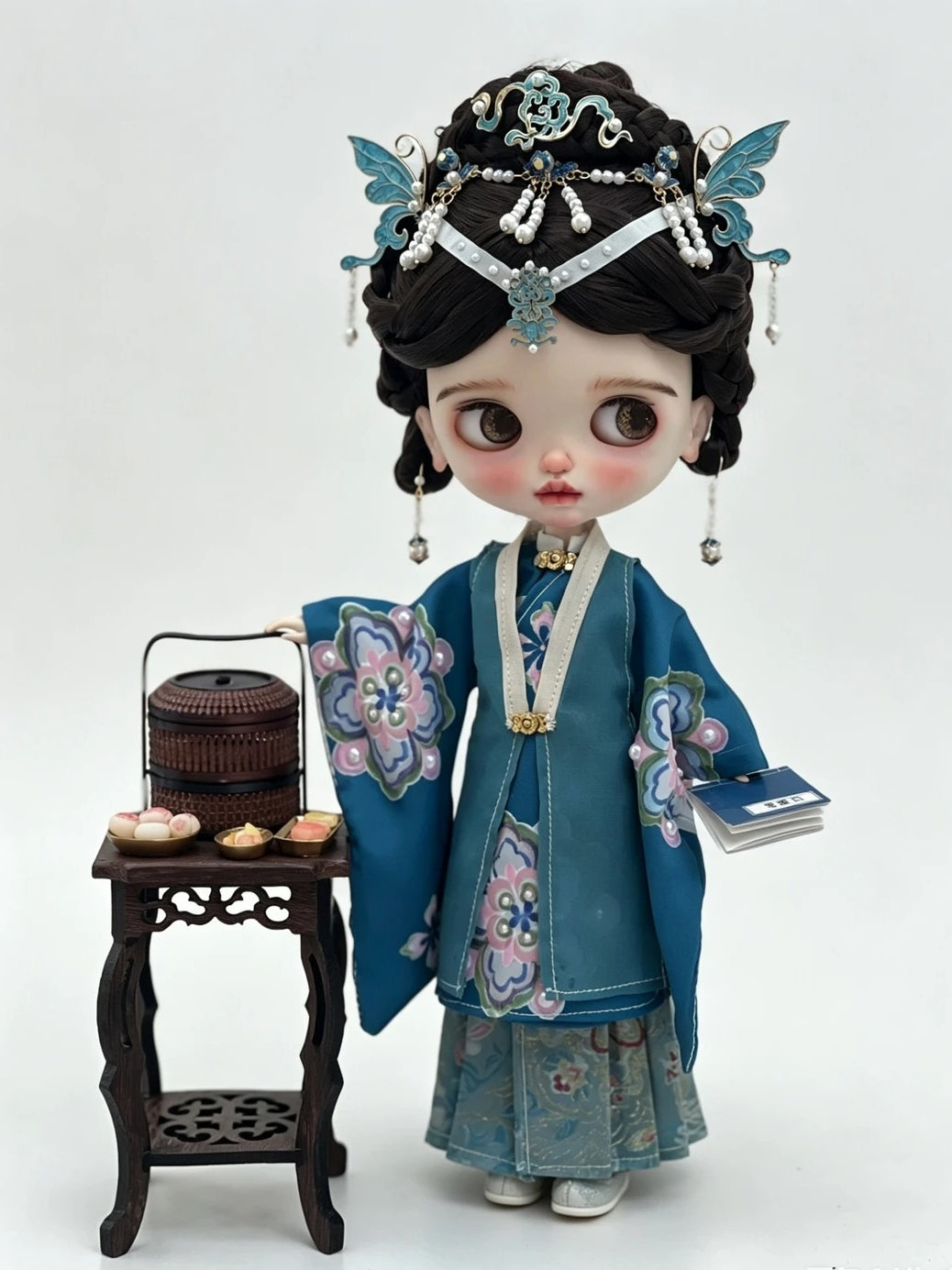 Orchid Elegance Hanfu Blythe Outfit Standing Pose | ToastDoll