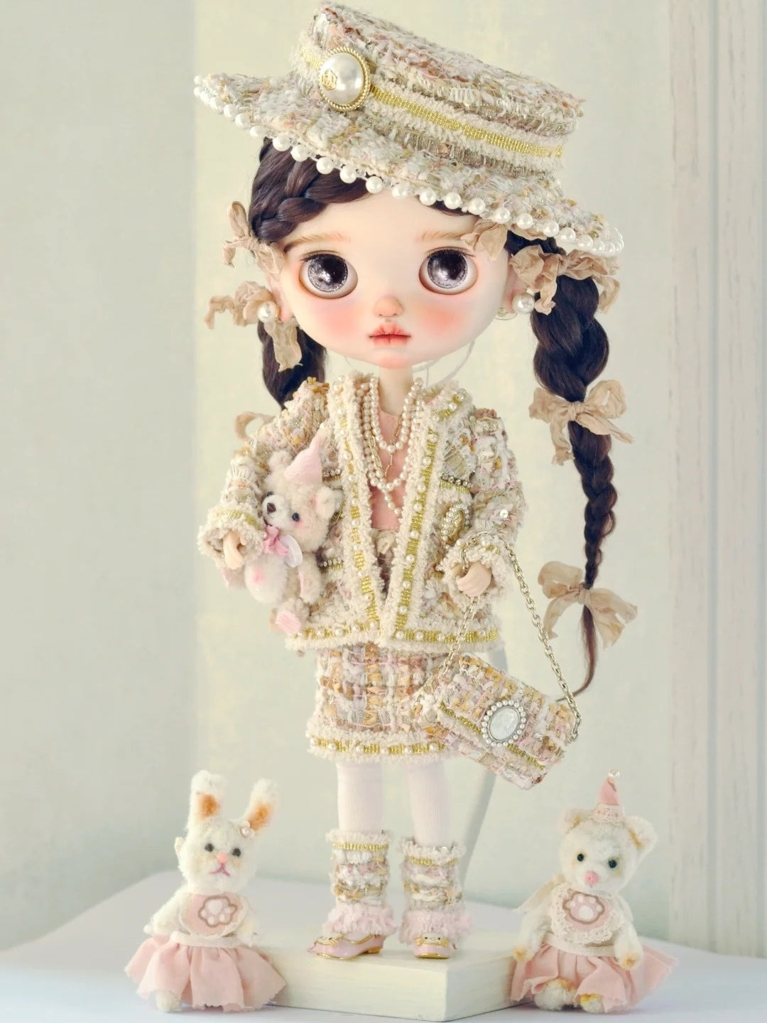 Luxury Pearl Tweed Blythe Outfit Standing Pose | ToastDoll