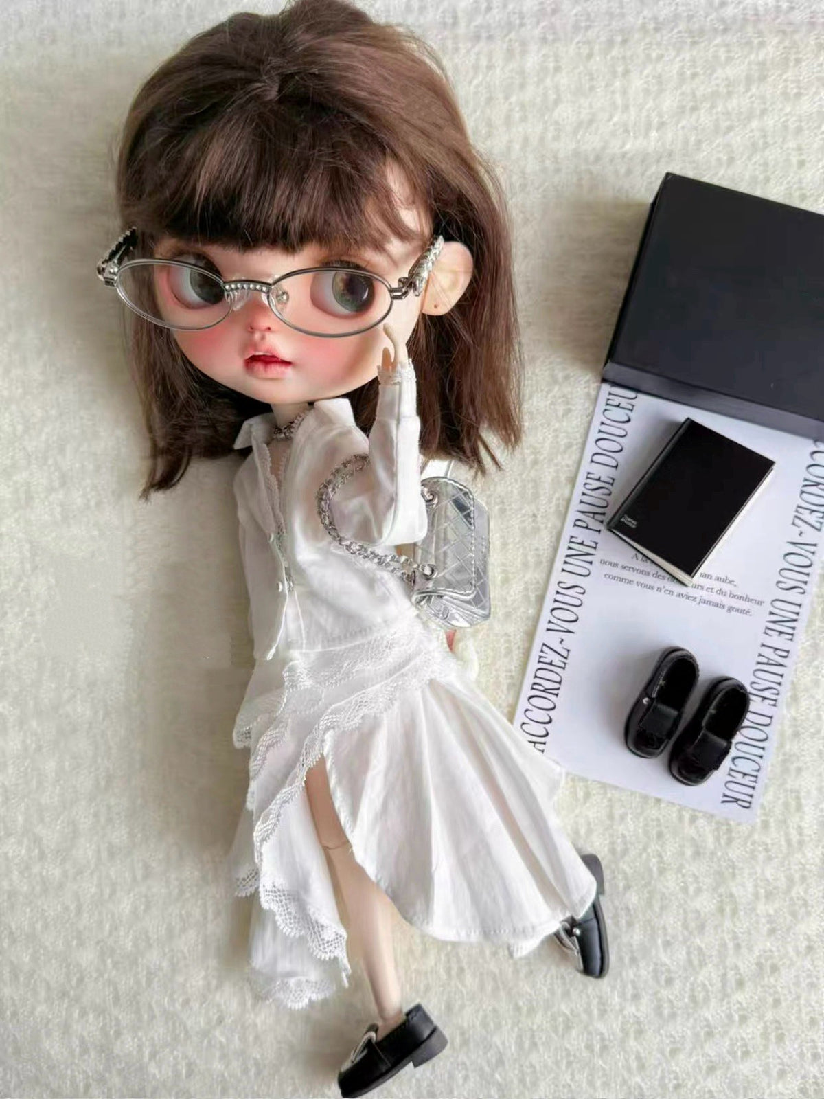White Chic Asymmetric Shirt Blythe BJD Set | ToastDoll