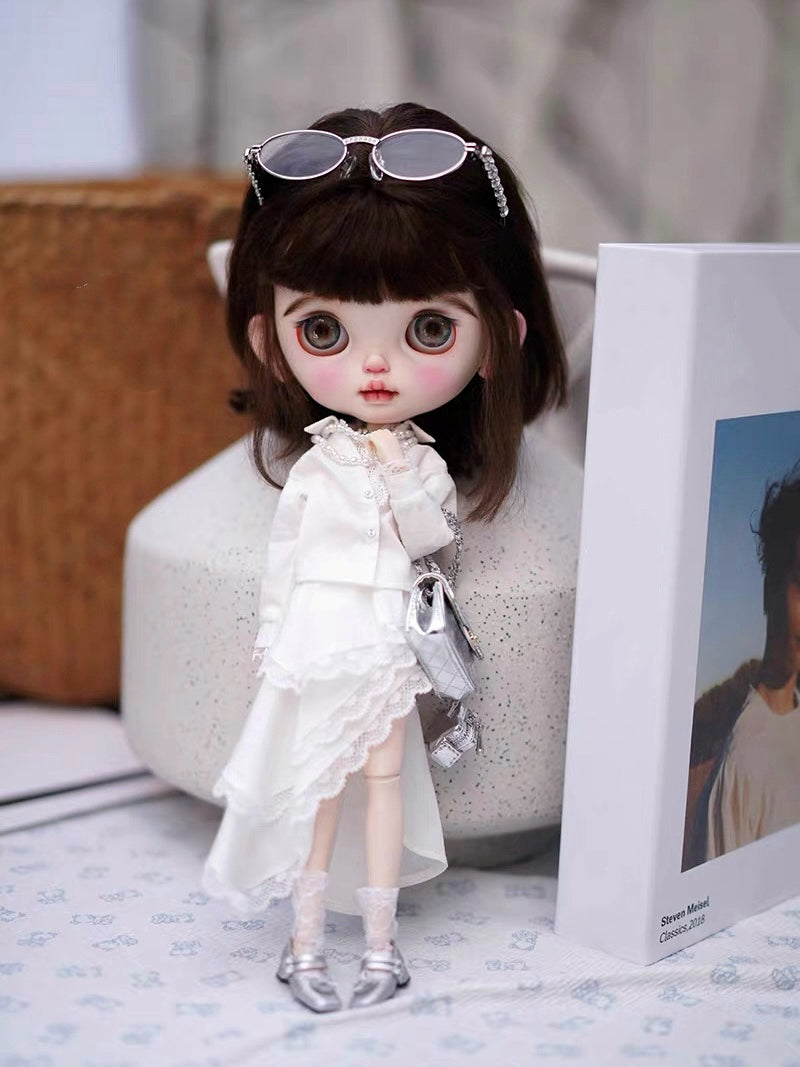 White Chic Asymmetric Shirt Blythe BJD Set On Doll Display | ToastDoll