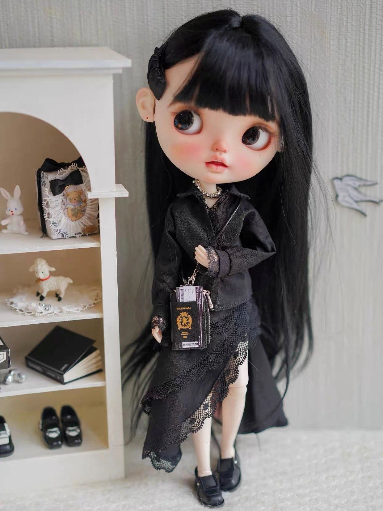 Black Chic Asymmetric Shirt Blythe BJD Set On Doll Display | ToastDoll