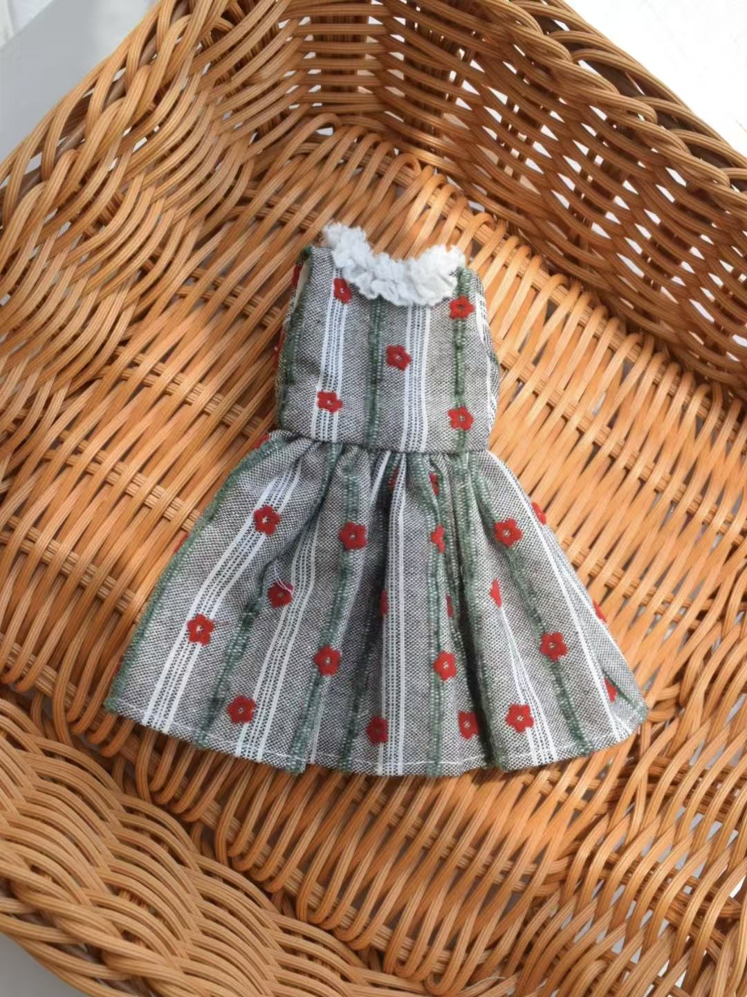 Red Grey Cottage Floral Blythe 1/6 BJD Set | ToastDoll