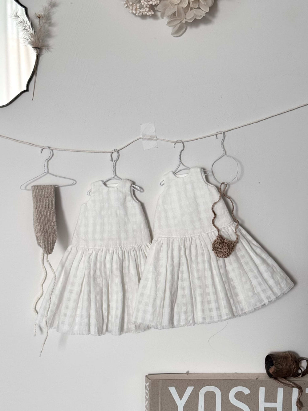 White Grid Blythe 1/6 BJD Dress Close-up | ToastDoll