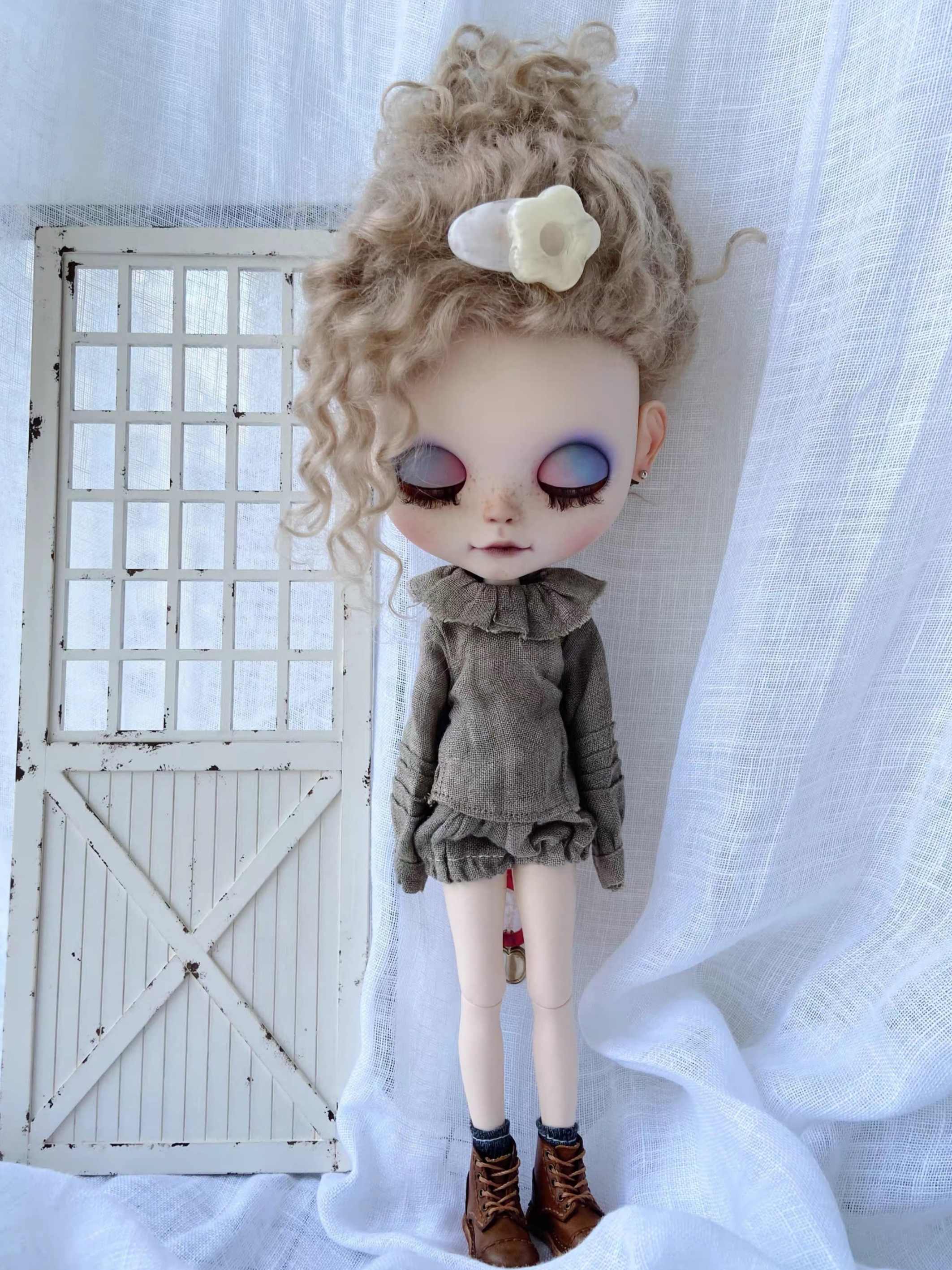 Retro Linen Ruffle Blythe Outfit Front View | ToastDoll